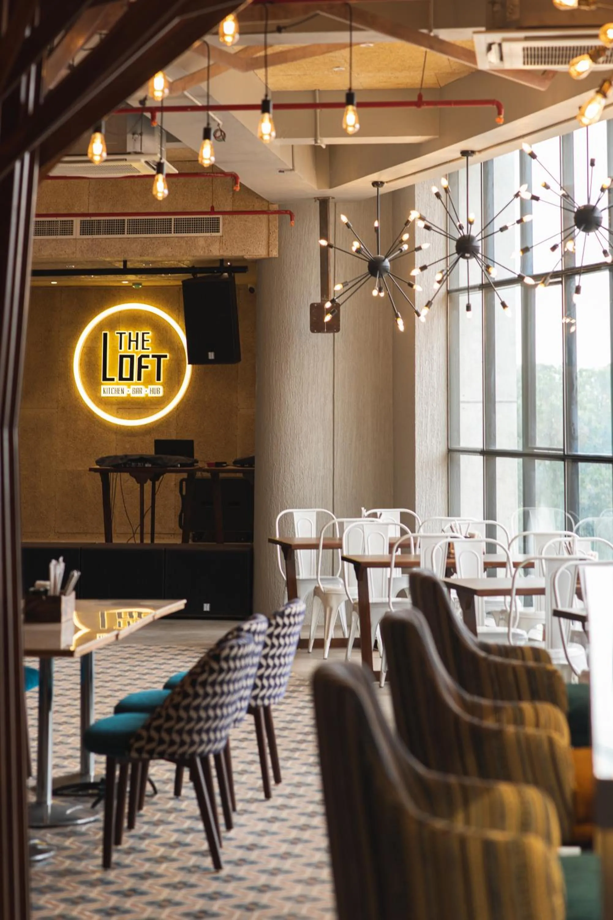 Restaurant/places to eat in The Avatar Hotel & Convention