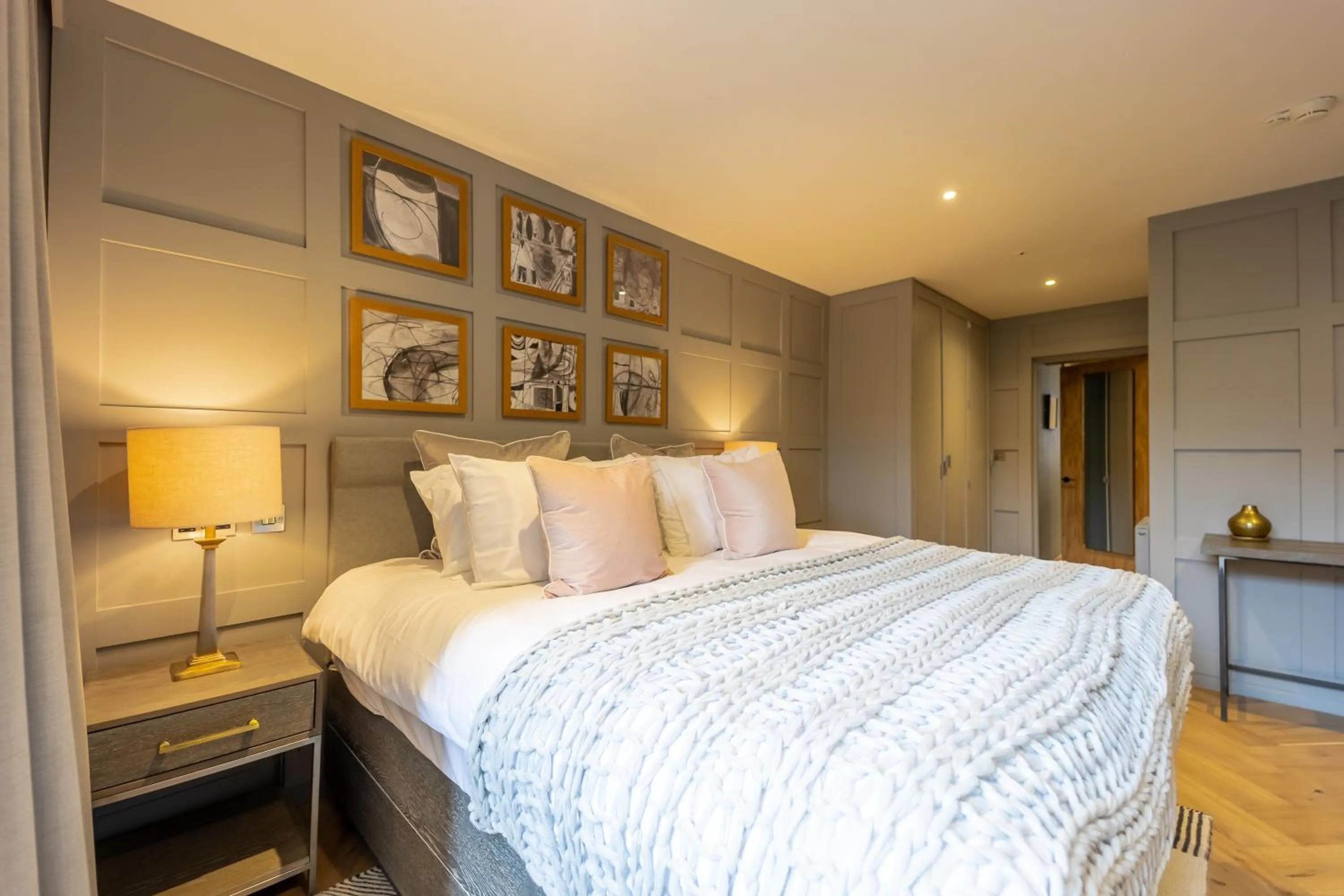 Bed in No1 Apartments Edinburgh - New Town