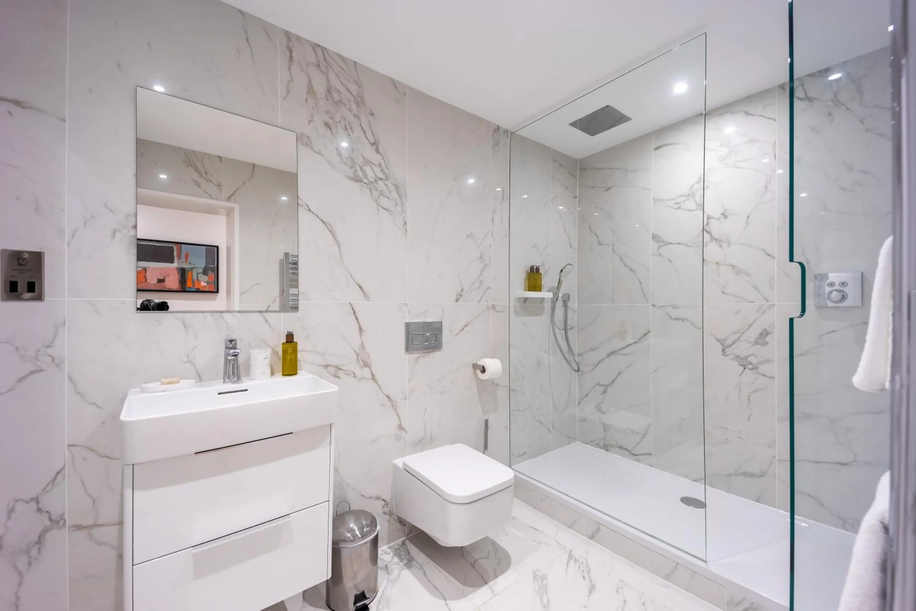 Shower in No1 Apartments Edinburgh - New Town