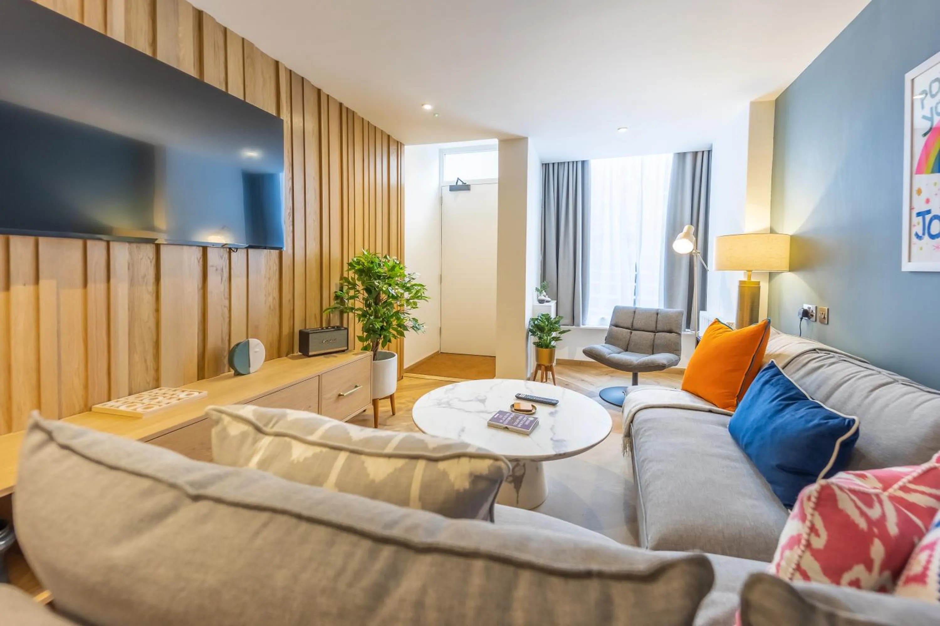 TV and multimedia in No1 Apartments Edinburgh - New Town