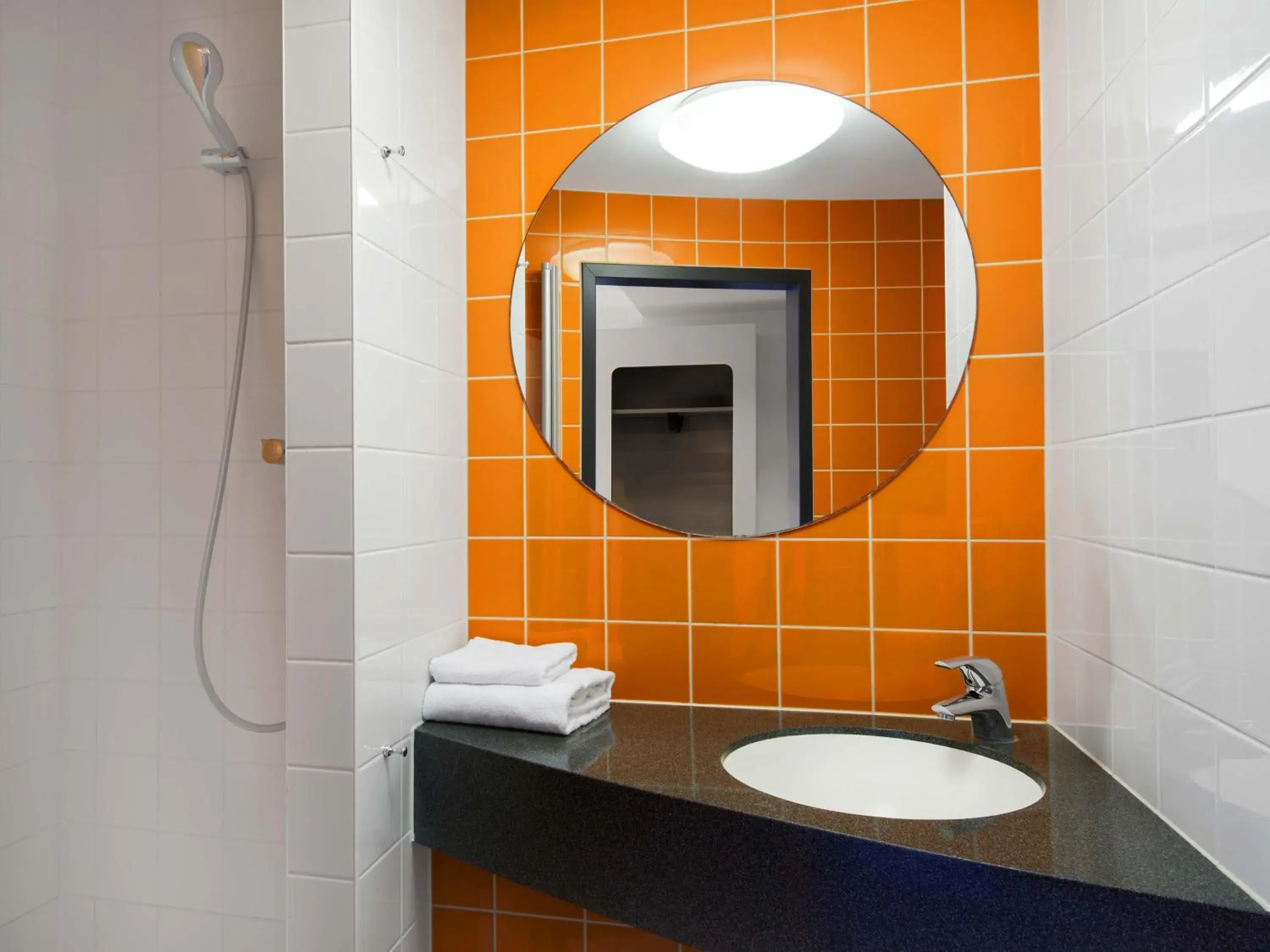 Bathroom in B&B Hotel Frankfurt-Nord Bathroom in B&B Hotel Frankfurt-Nord