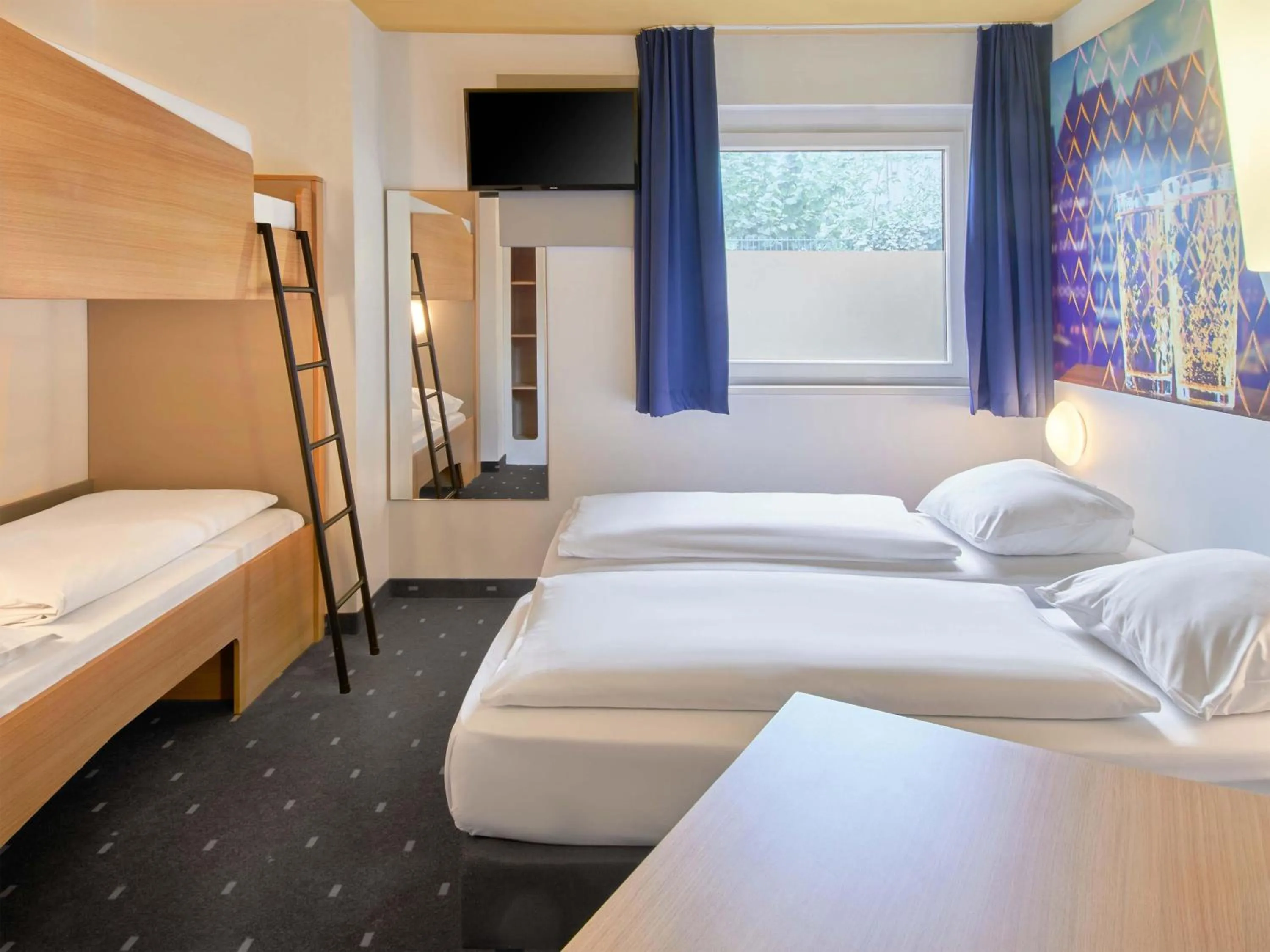 Photo of the whole room, Bed in B&B Hotel Frankfurt-Nord