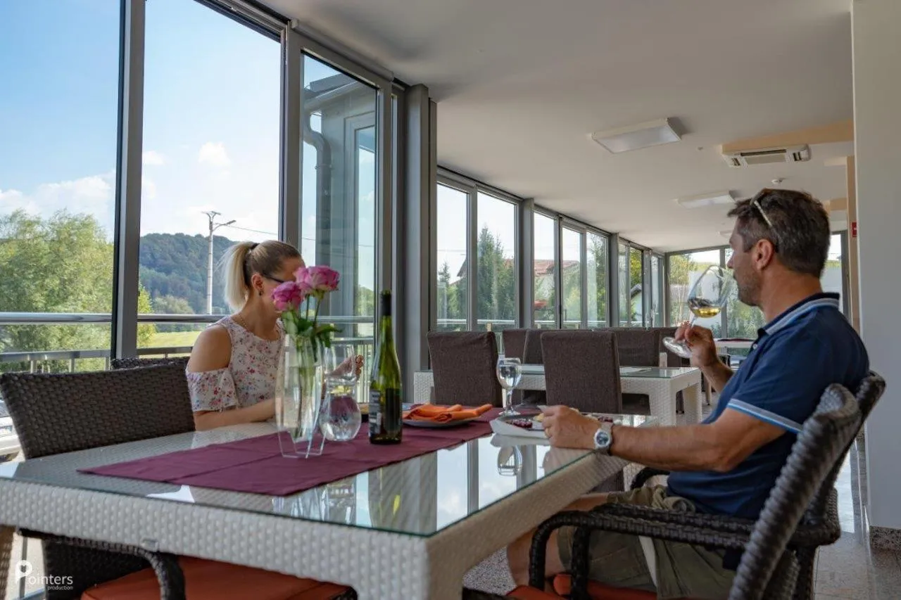 Restaurant/places to eat in Hotel Amarilis