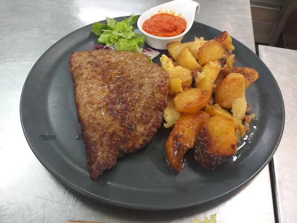 Restaurant/places to eat in Hotel Amarilis