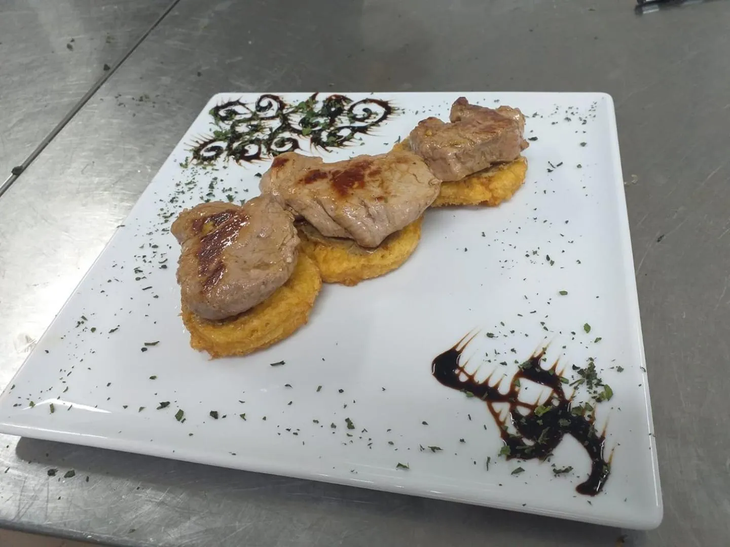 Restaurant/places to eat in Hotel Amarilis