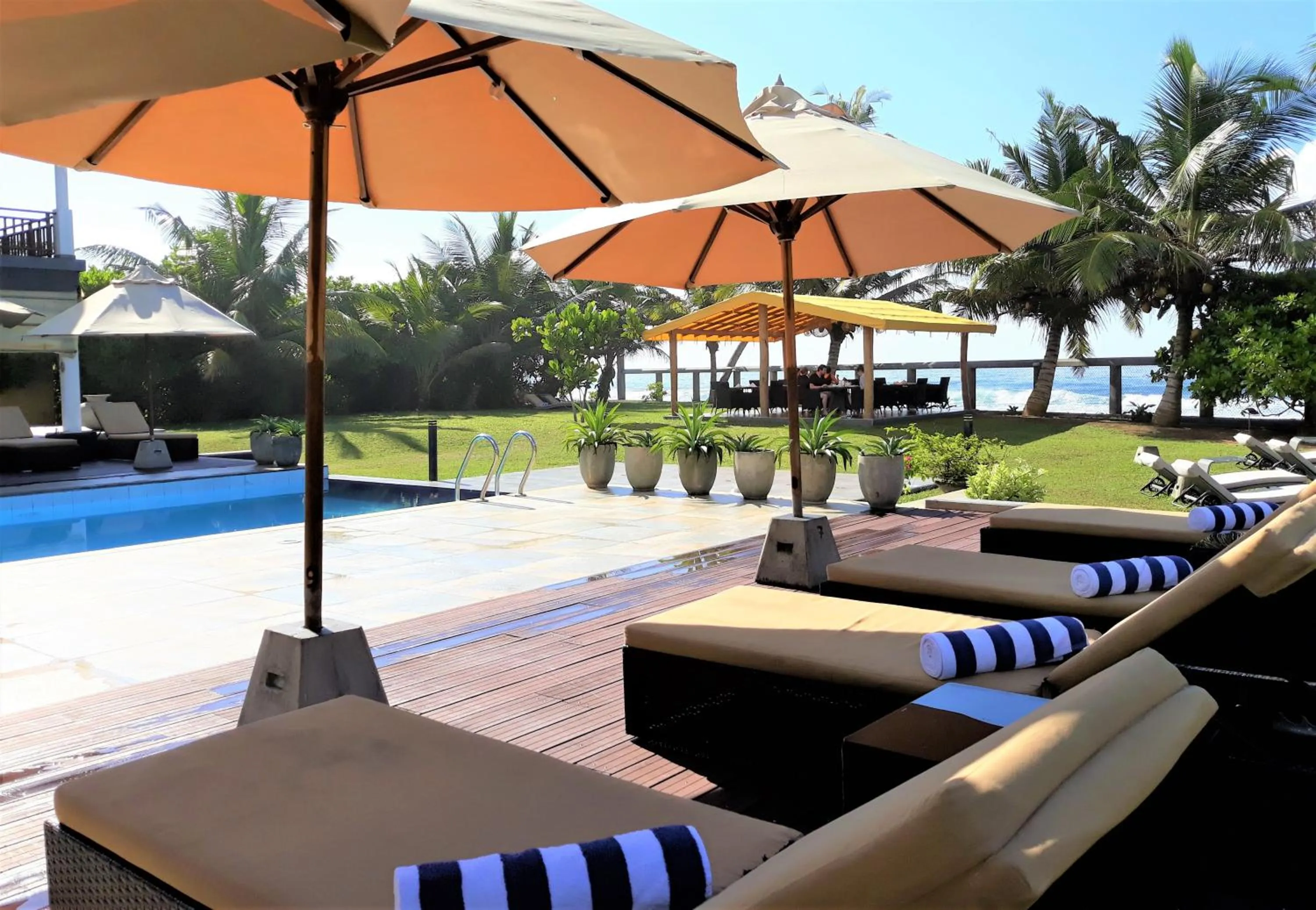 Swimming pool in IMAGINE Villa Hotel