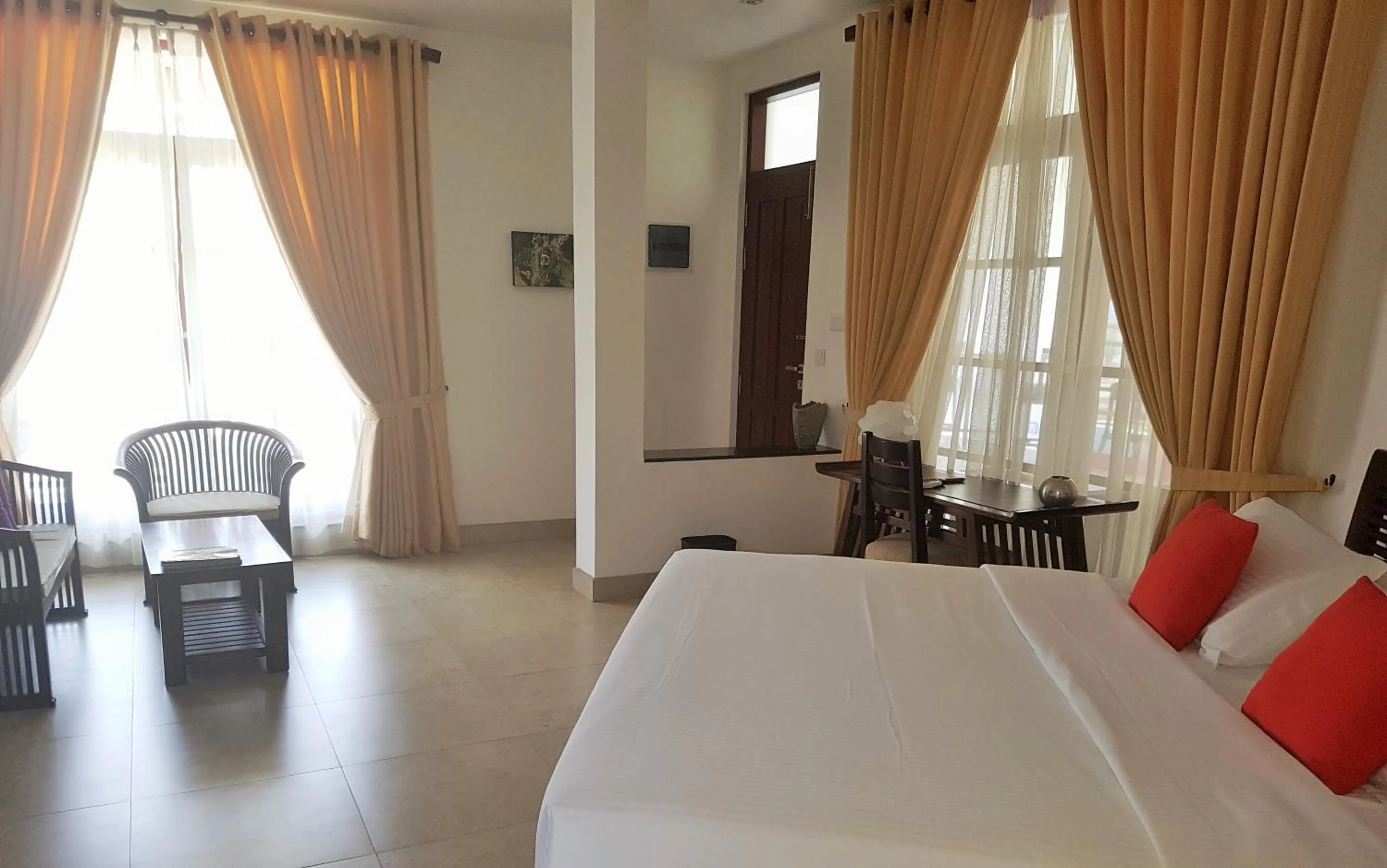 Photo of the whole room in IMAGINE Villa Hotel