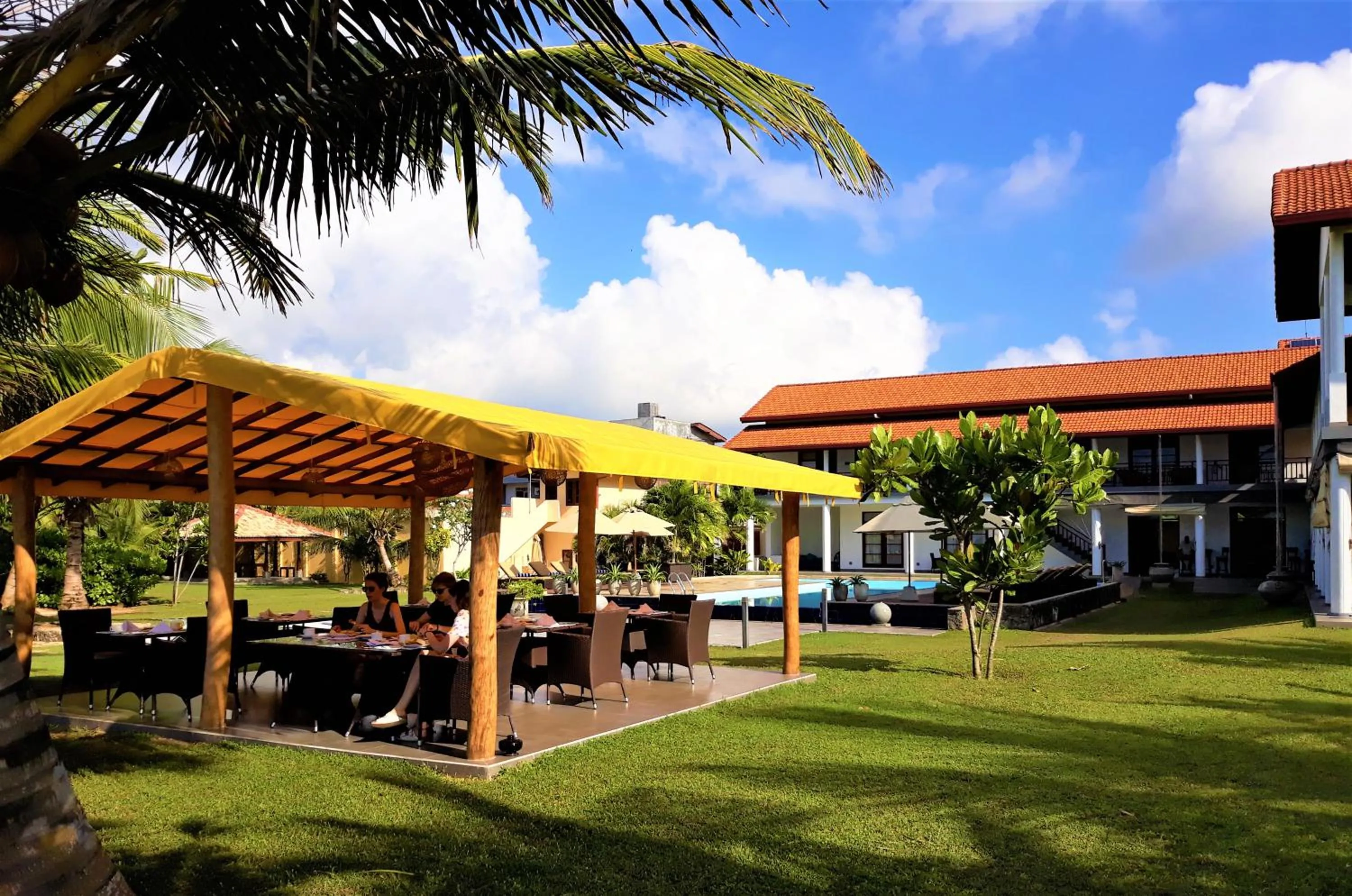 Garden view in IMAGINE Villa Hotel