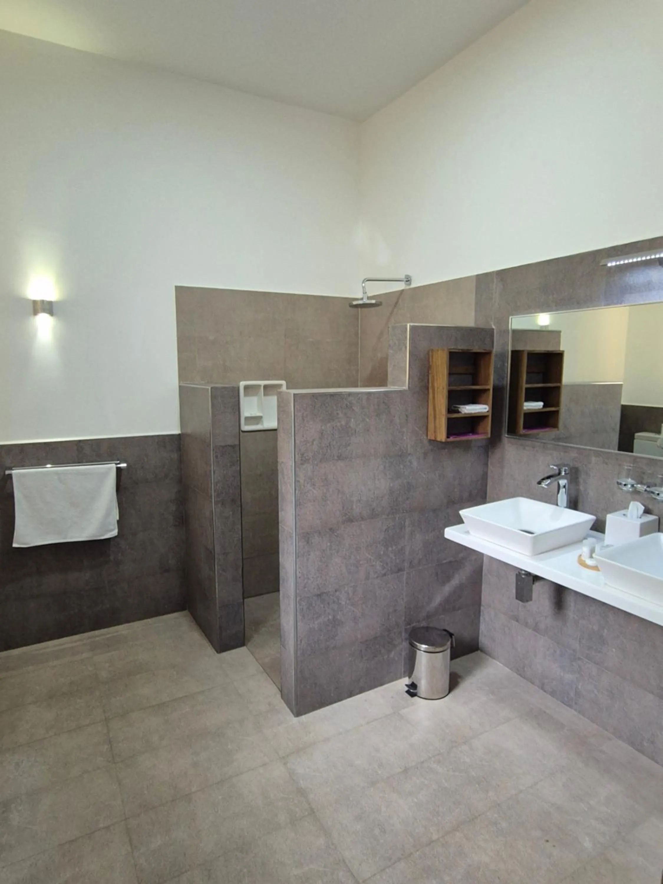 Bathroom in IMAGINE Villa Hotel