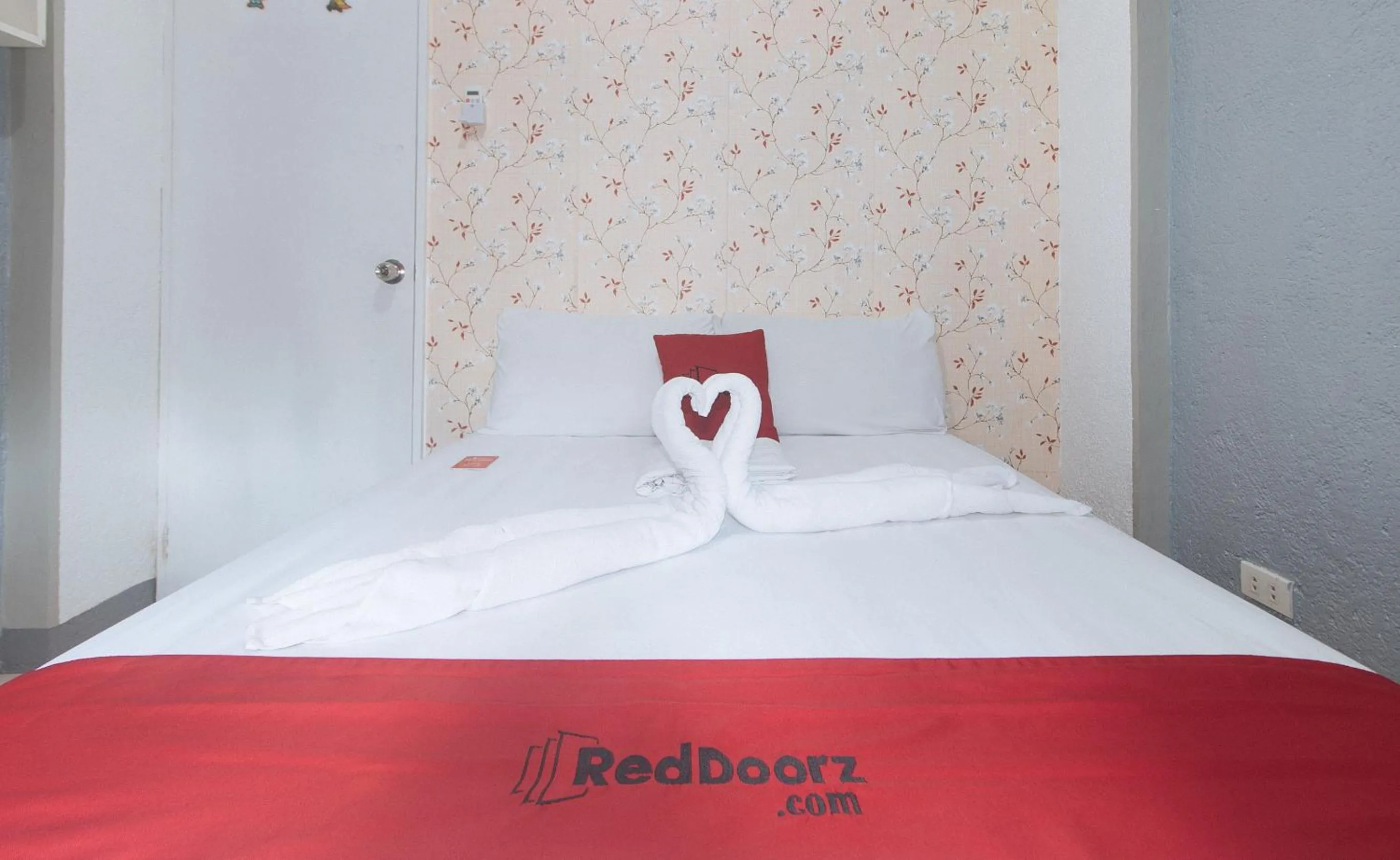 Bedroom, Bed in RedDoorz Plus near Tambo Paranaque