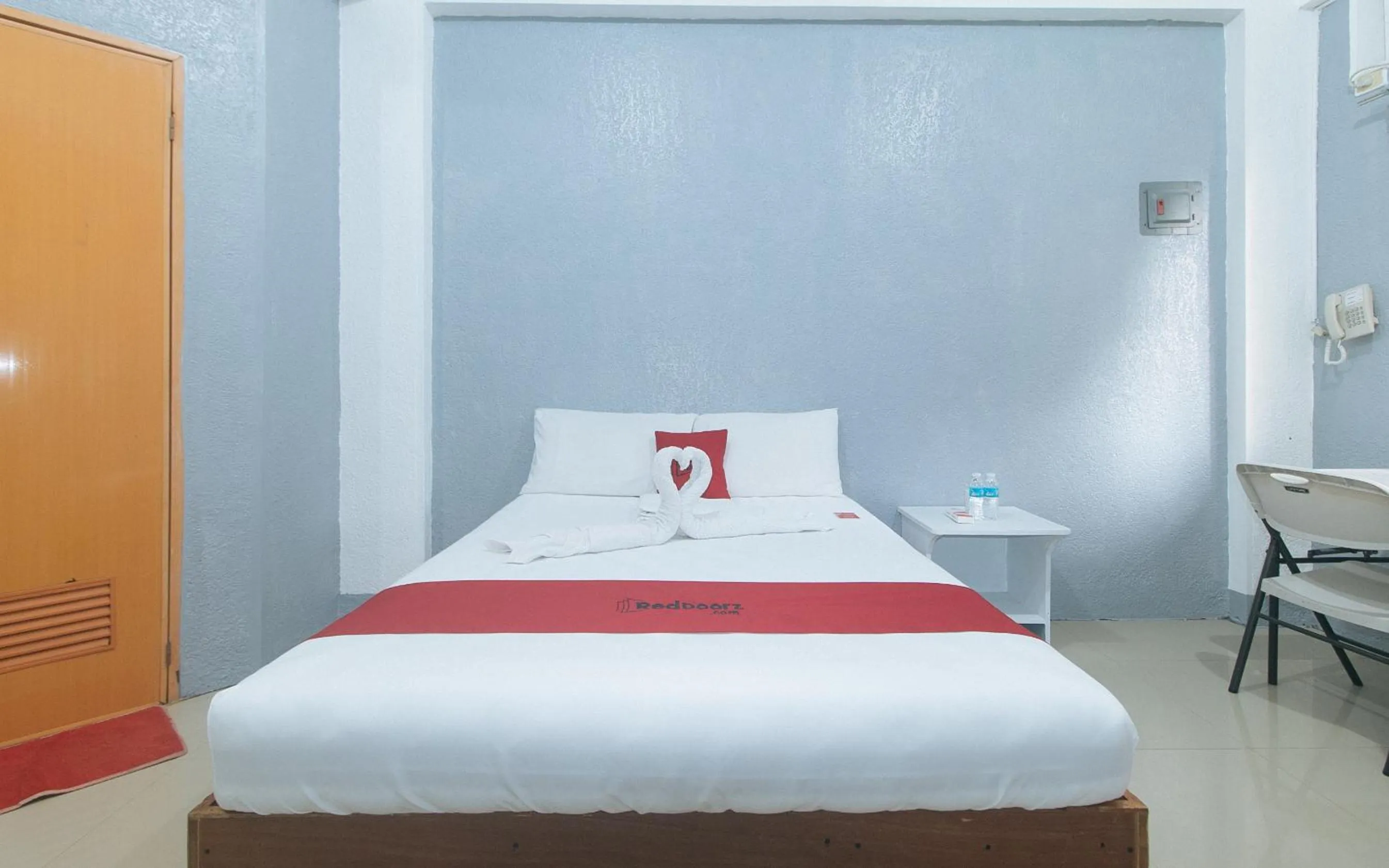 Bed in RedDoorz Plus near Tambo Paranaque