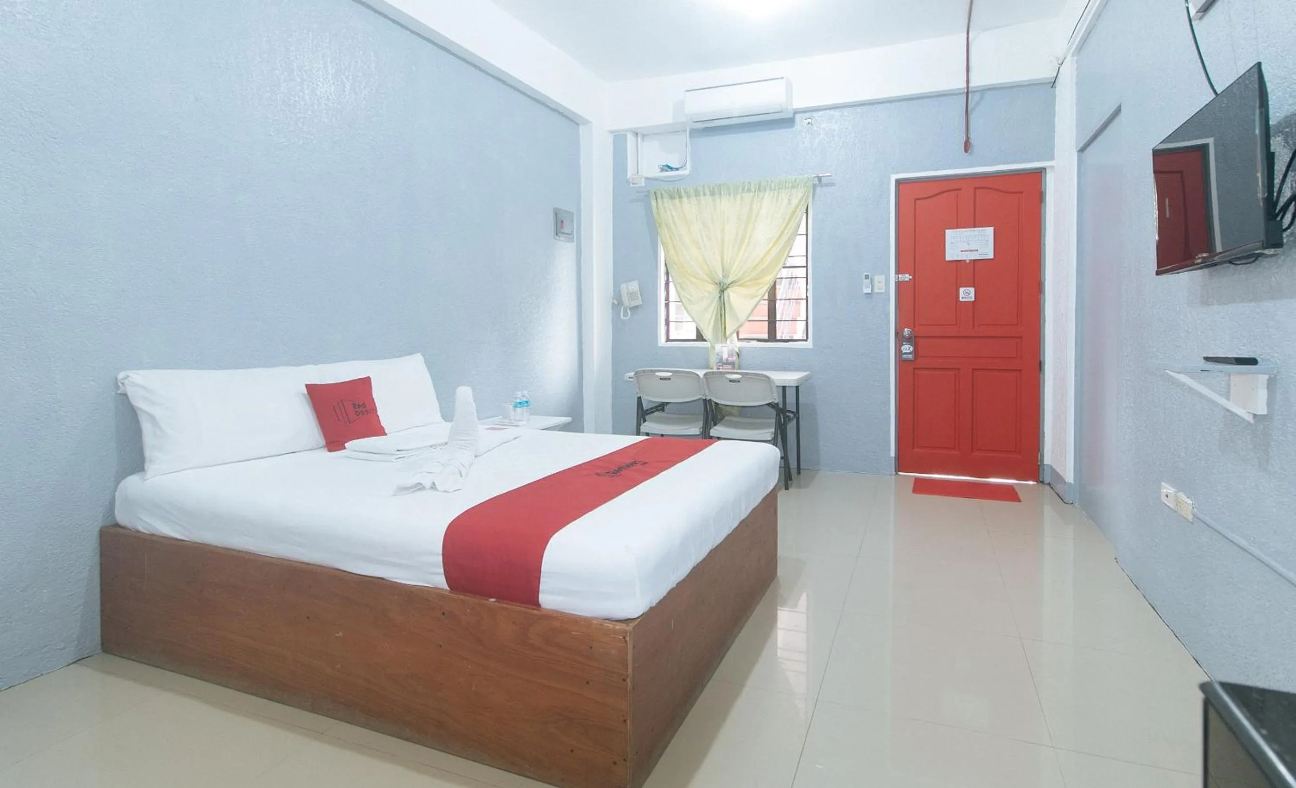 Photo of the whole room, Bed in RedDoorz Plus near Tambo Paranaque