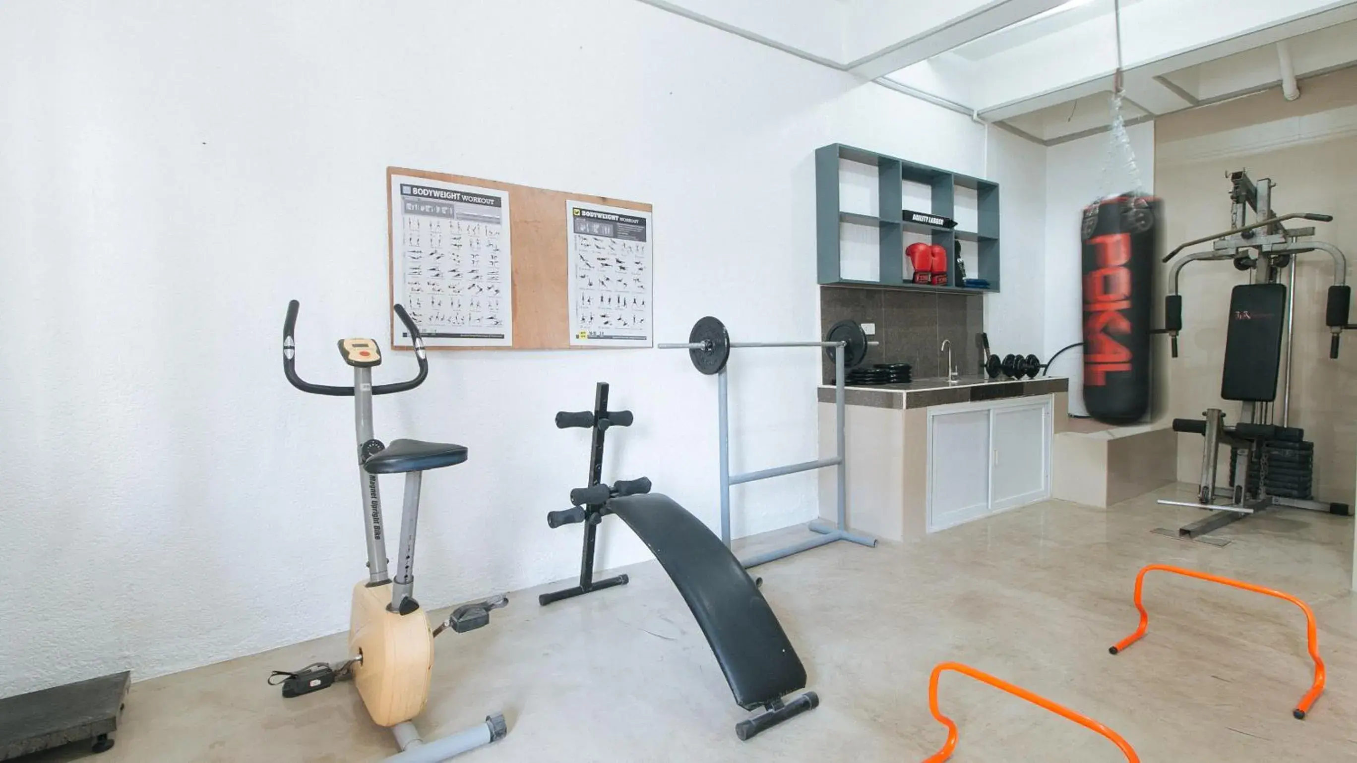 Fitness centre/facilities in RedDoorz Plus near Tambo Paranaque Fitness centre/facilities in RedDoorz Plus near Tambo Paranaque