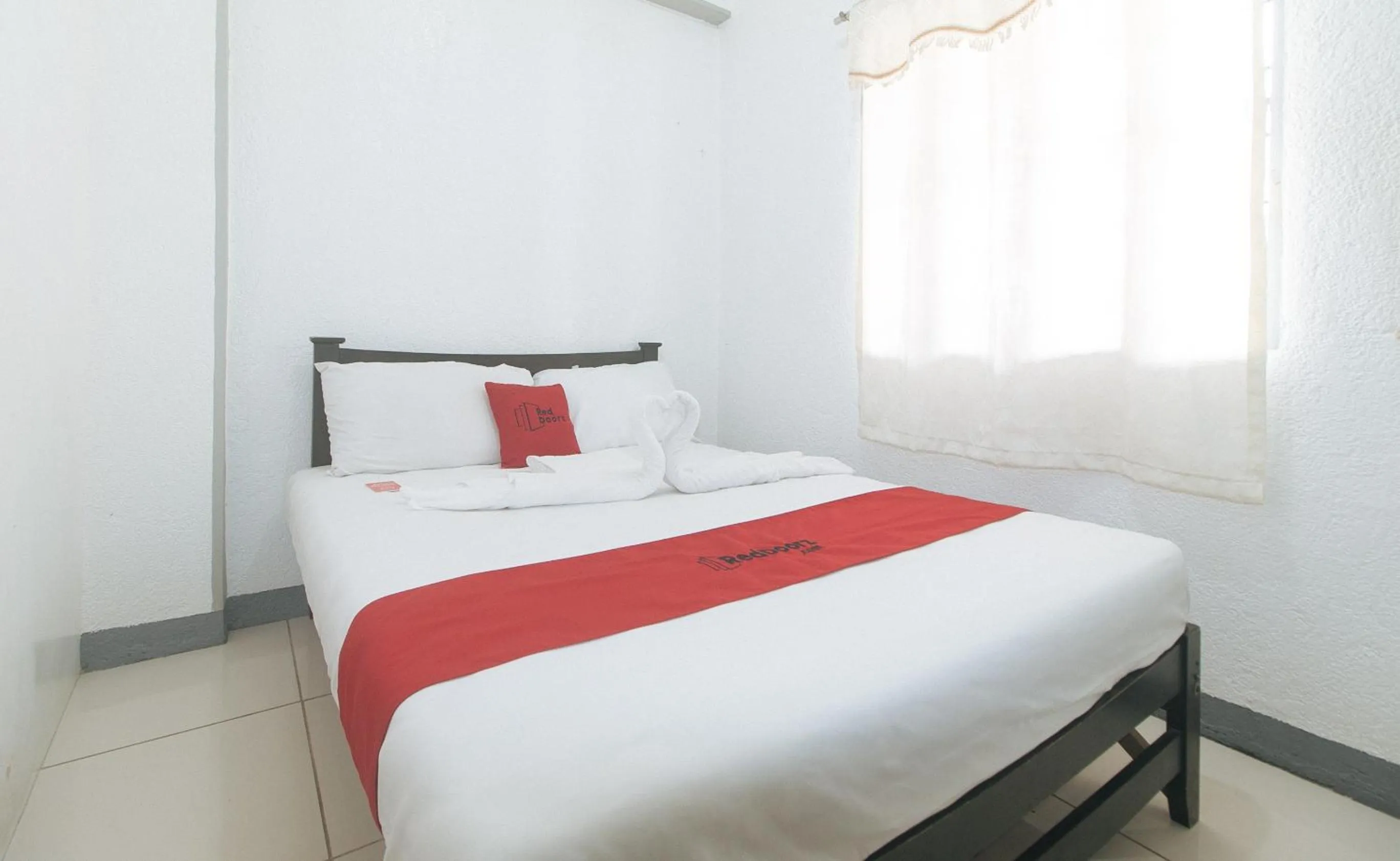 Bed in RedDoorz Plus near Tambo Paranaque