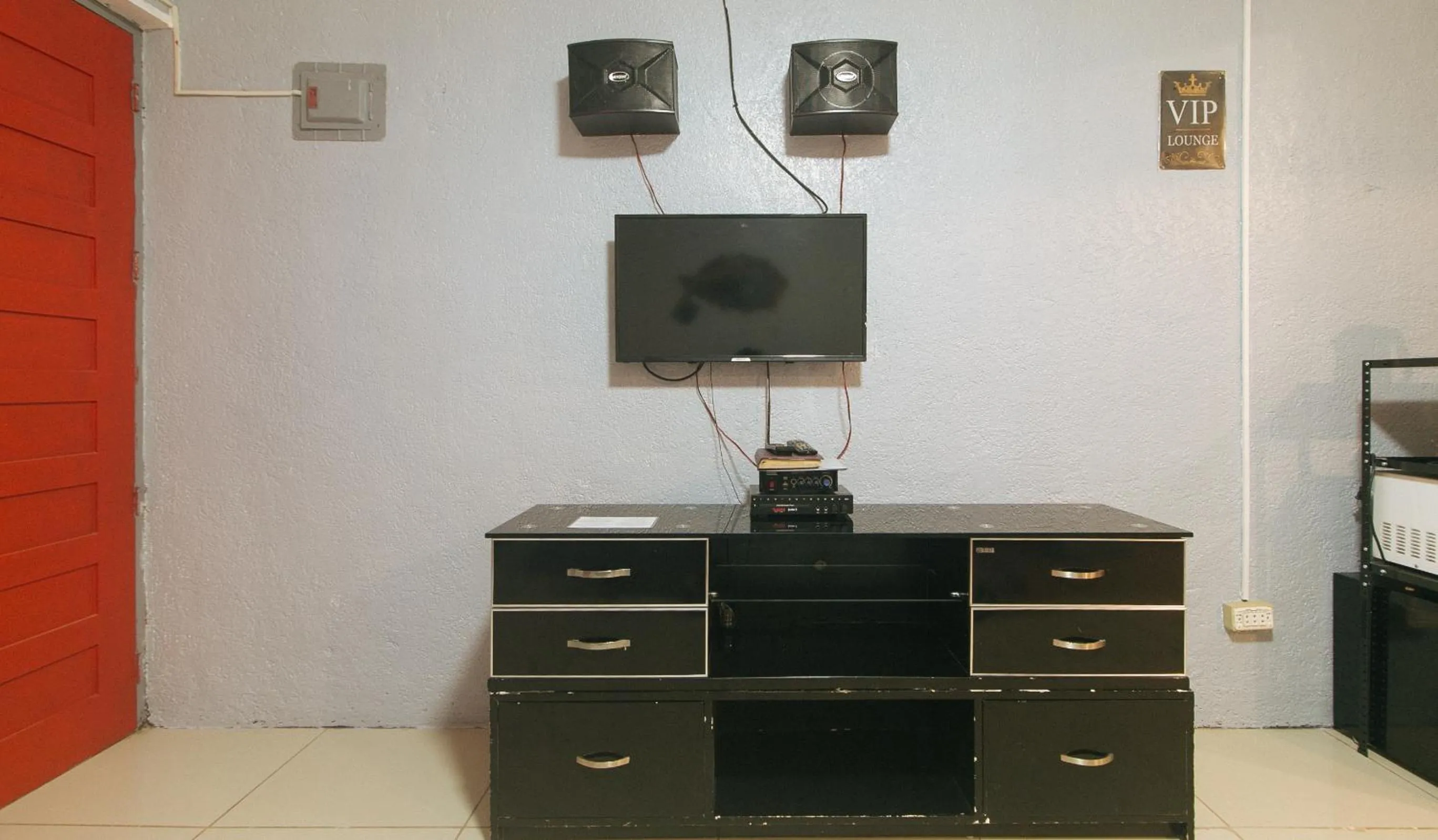 TV and multimedia in RedDoorz Plus near Tambo Paranaque