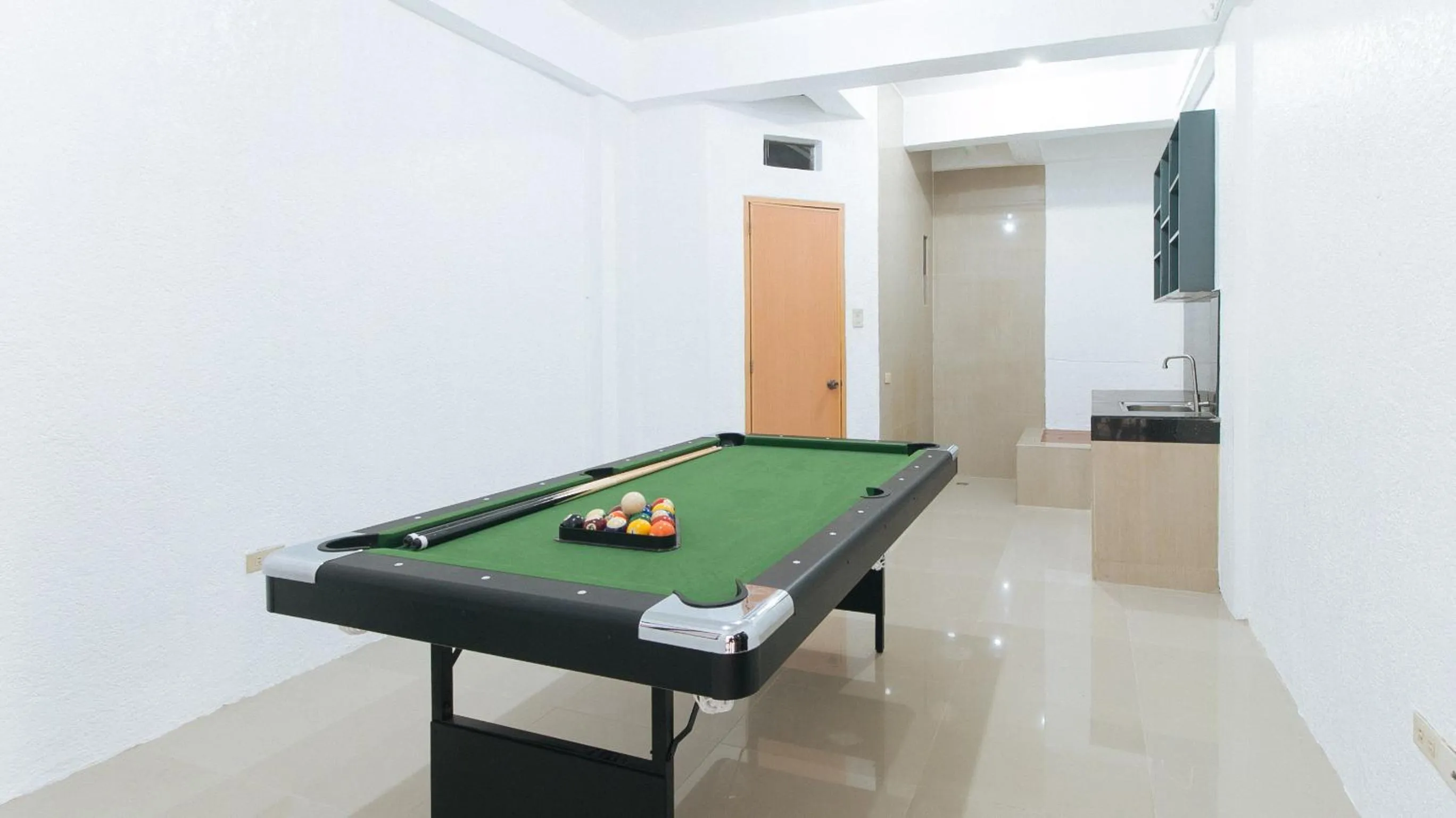 Billiard in RedDoorz Plus near Tambo Paranaque