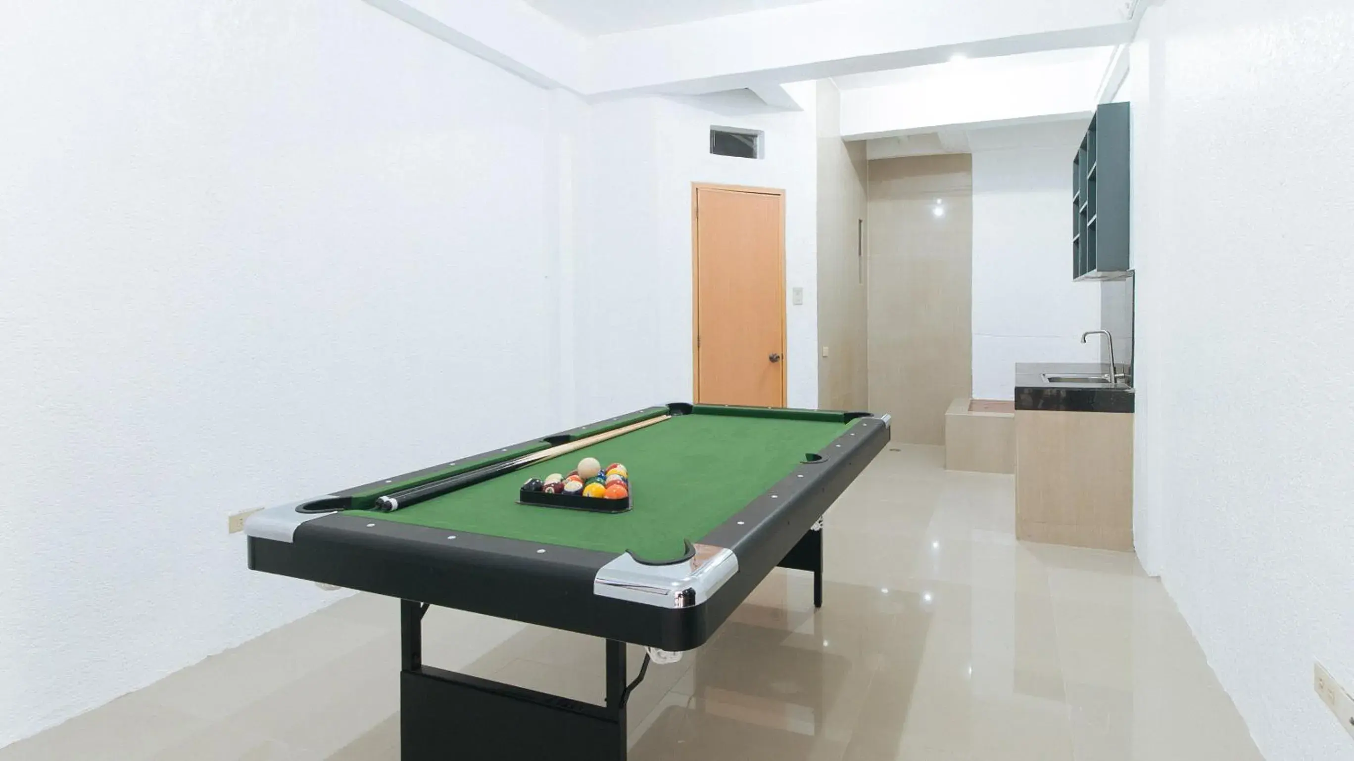 Billiard in RedDoorz Plus near Tambo Paranaque Billiard in RedDoorz Plus near Tambo Paranaque