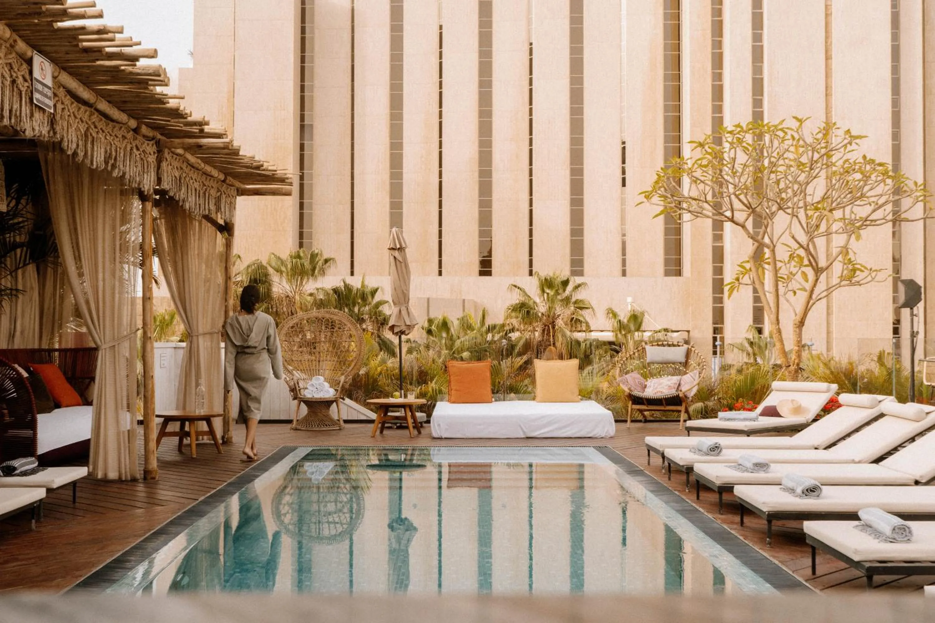 Swimming pool in NOW-VX adults only