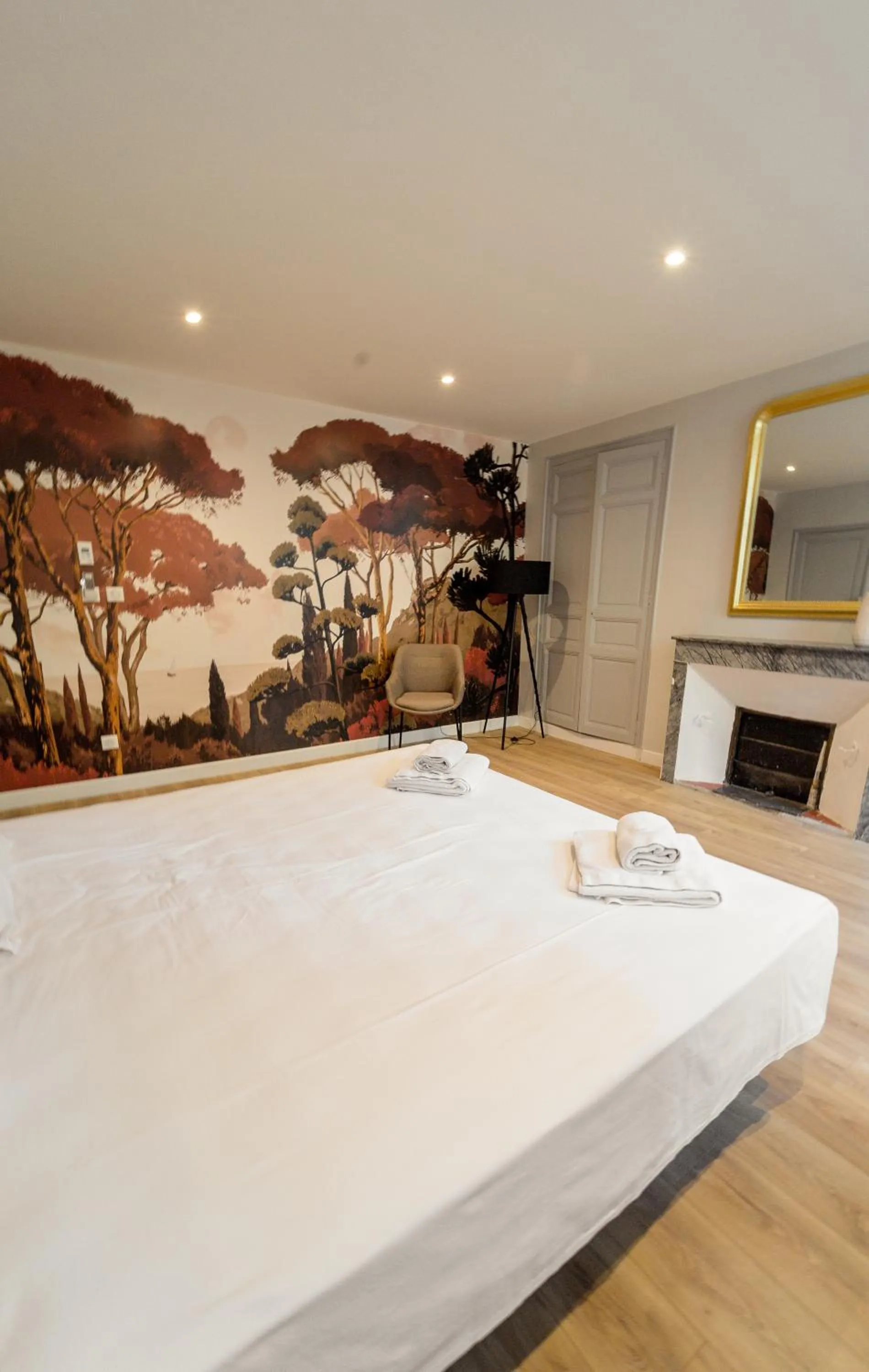 Bedroom, Bed in UNE HISTOIRE DE FAMILLE