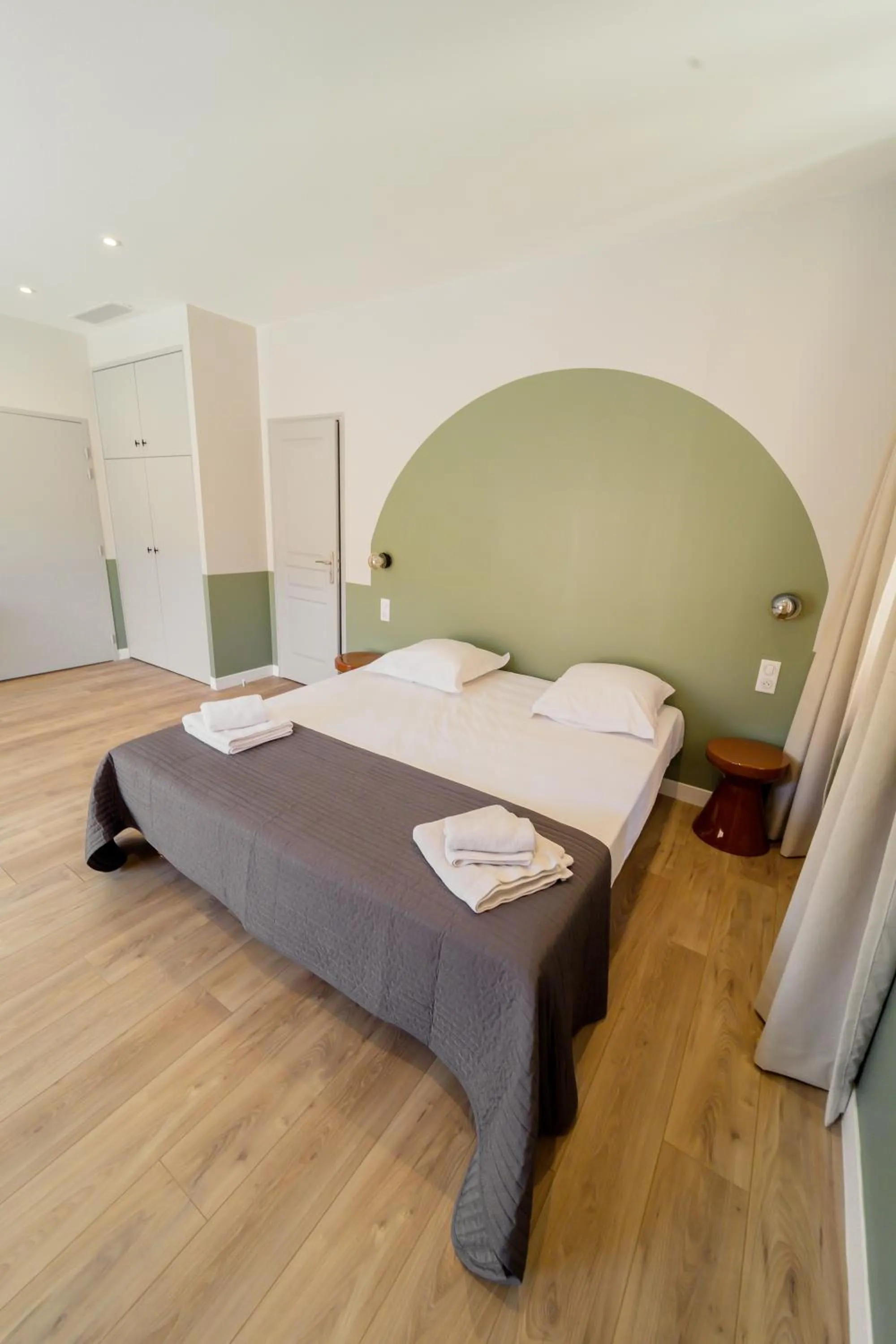 Bedroom, Bed in UNE HISTOIRE DE FAMILLE