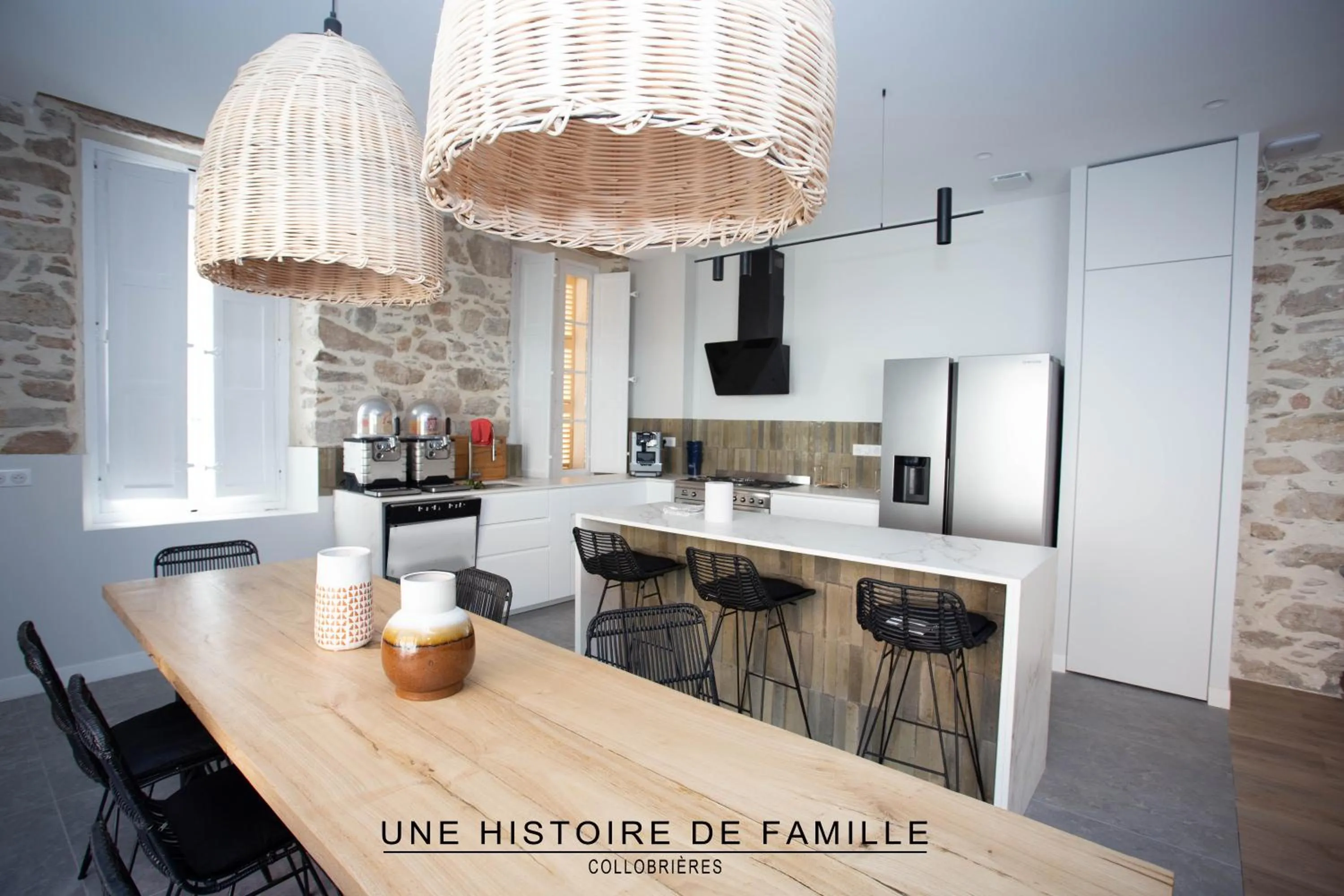 Communal kitchen in UNE HISTOIRE DE FAMILLE