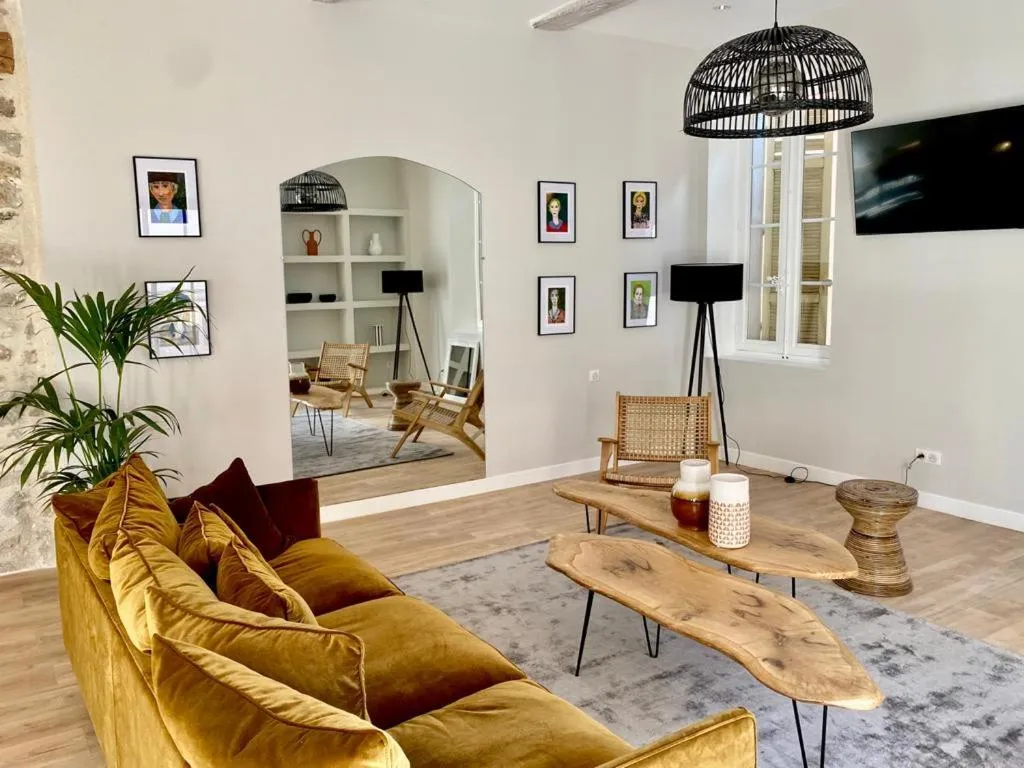 Communal lounge/ TV room in UNE HISTOIRE DE FAMILLE