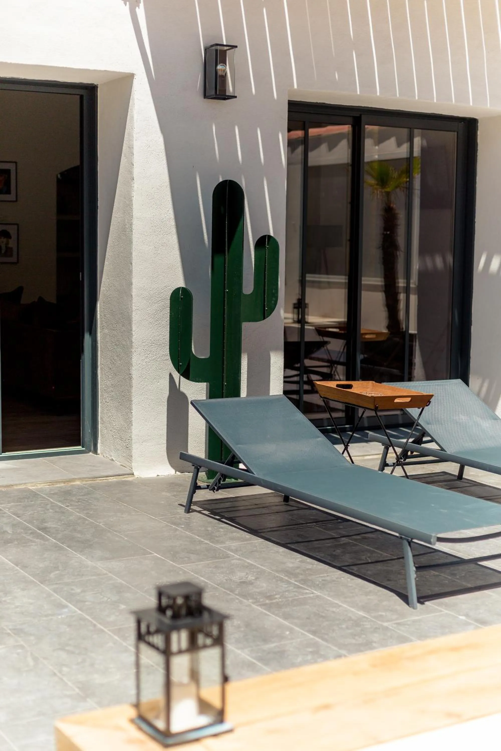 Patio in UNE HISTOIRE DE FAMILLE