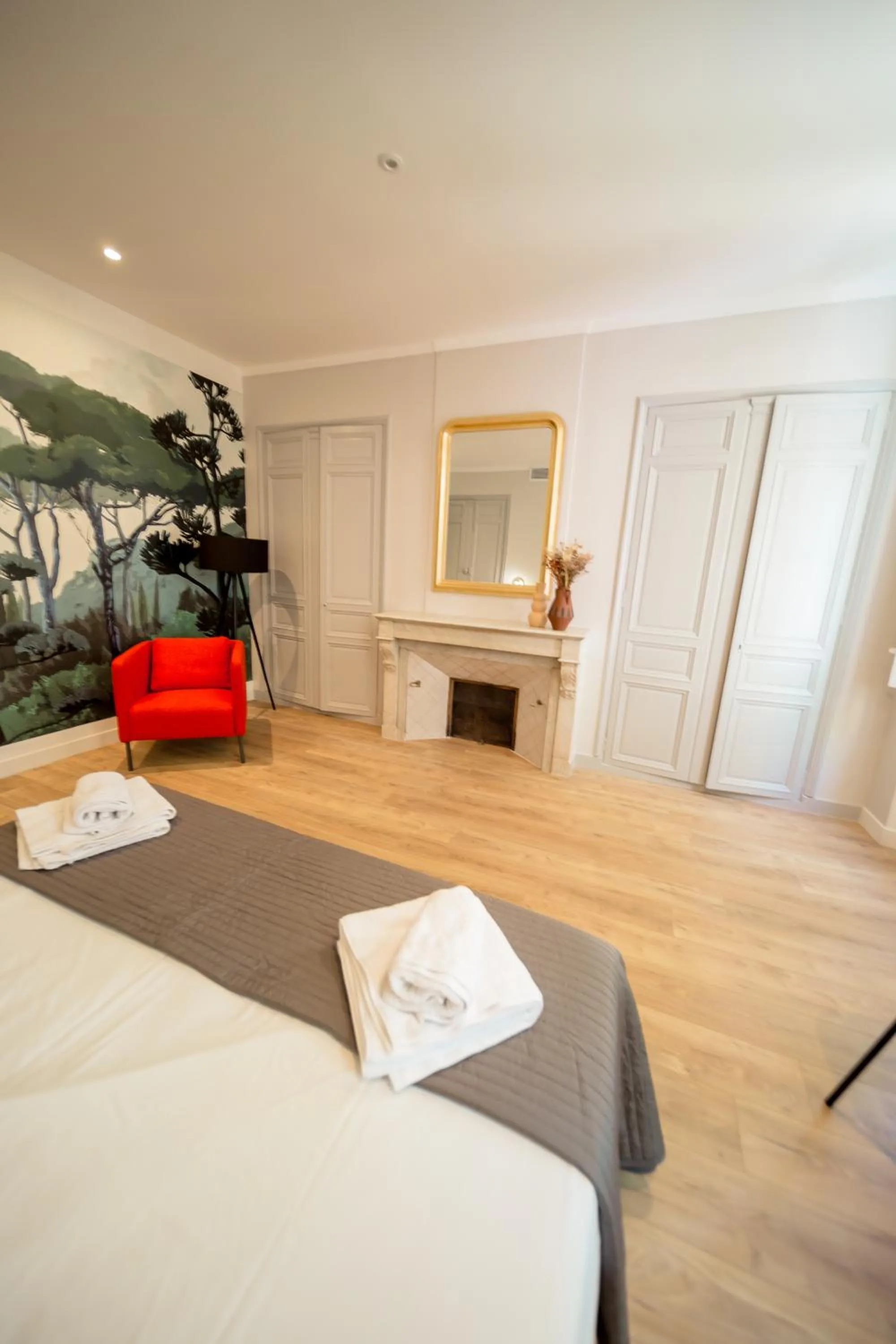 Bedroom, Bed in UNE HISTOIRE DE FAMILLE