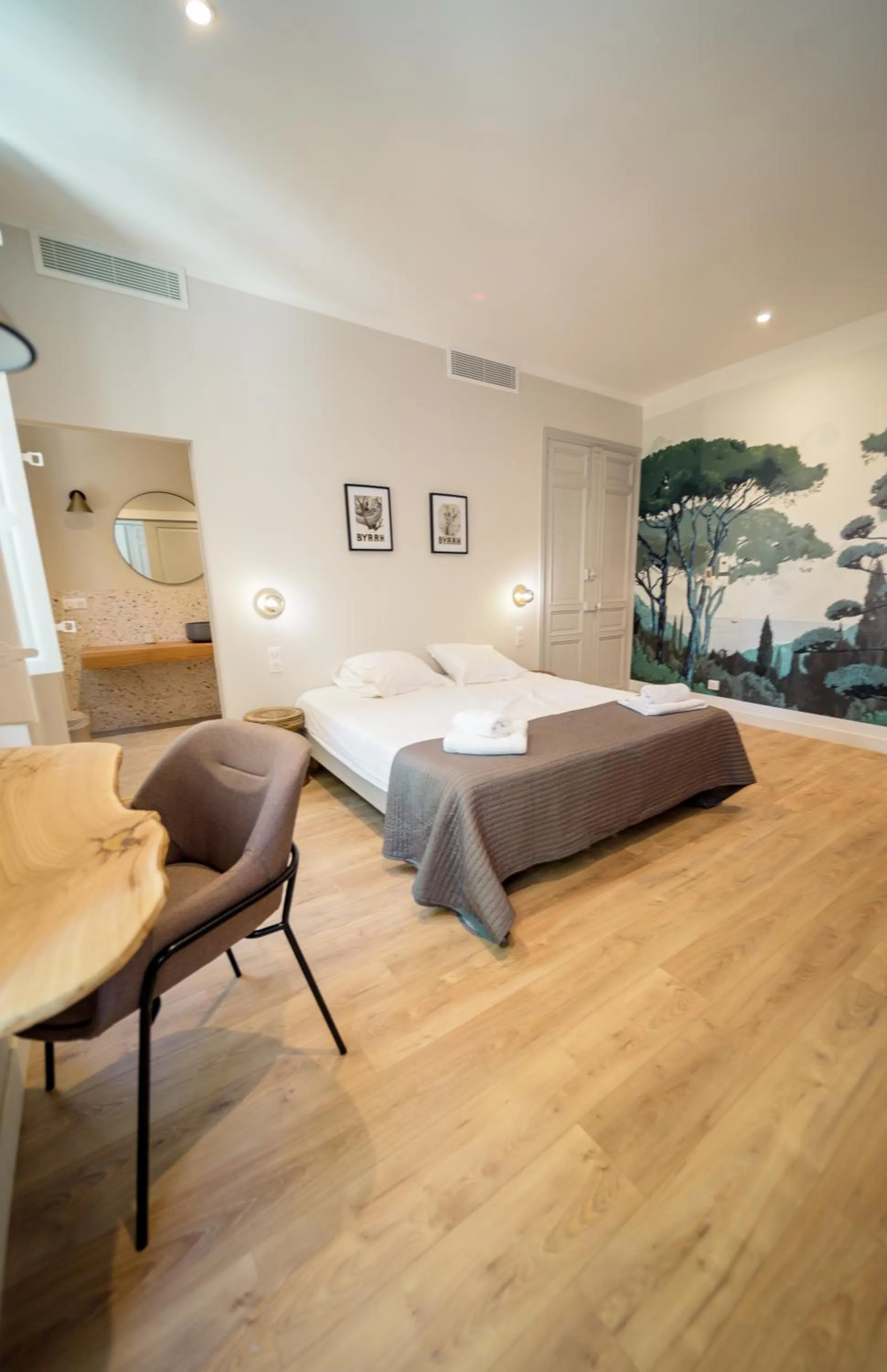 Bedroom, Bed in UNE HISTOIRE DE FAMILLE