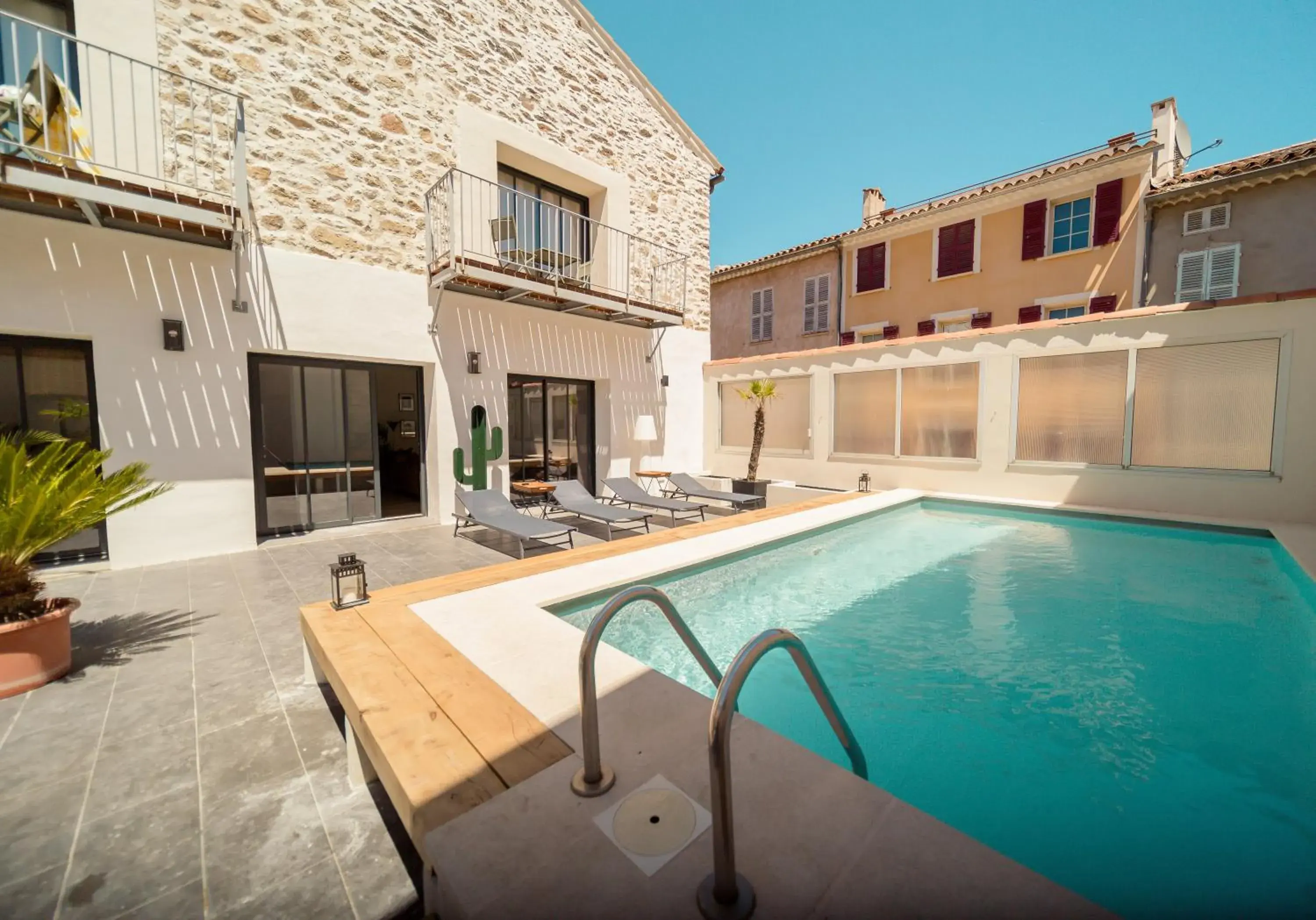 UNE HISTOIRE DE FAMILLE UNE HISTOIRE DE FAMILLE