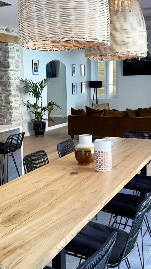 Communal lounge/ TV room in UNE HISTOIRE DE FAMILLE