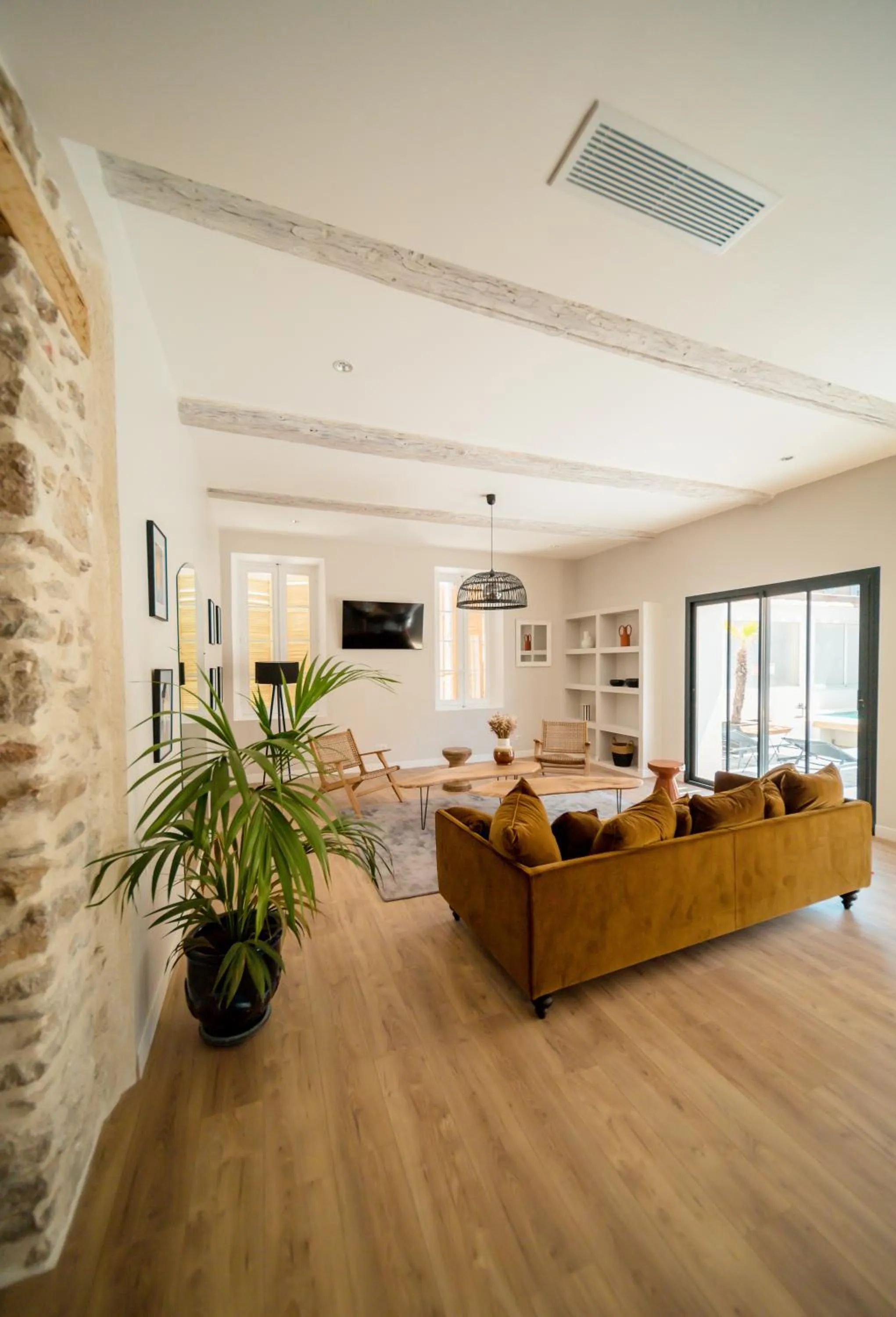 Lounge or bar in UNE HISTOIRE DE FAMILLE