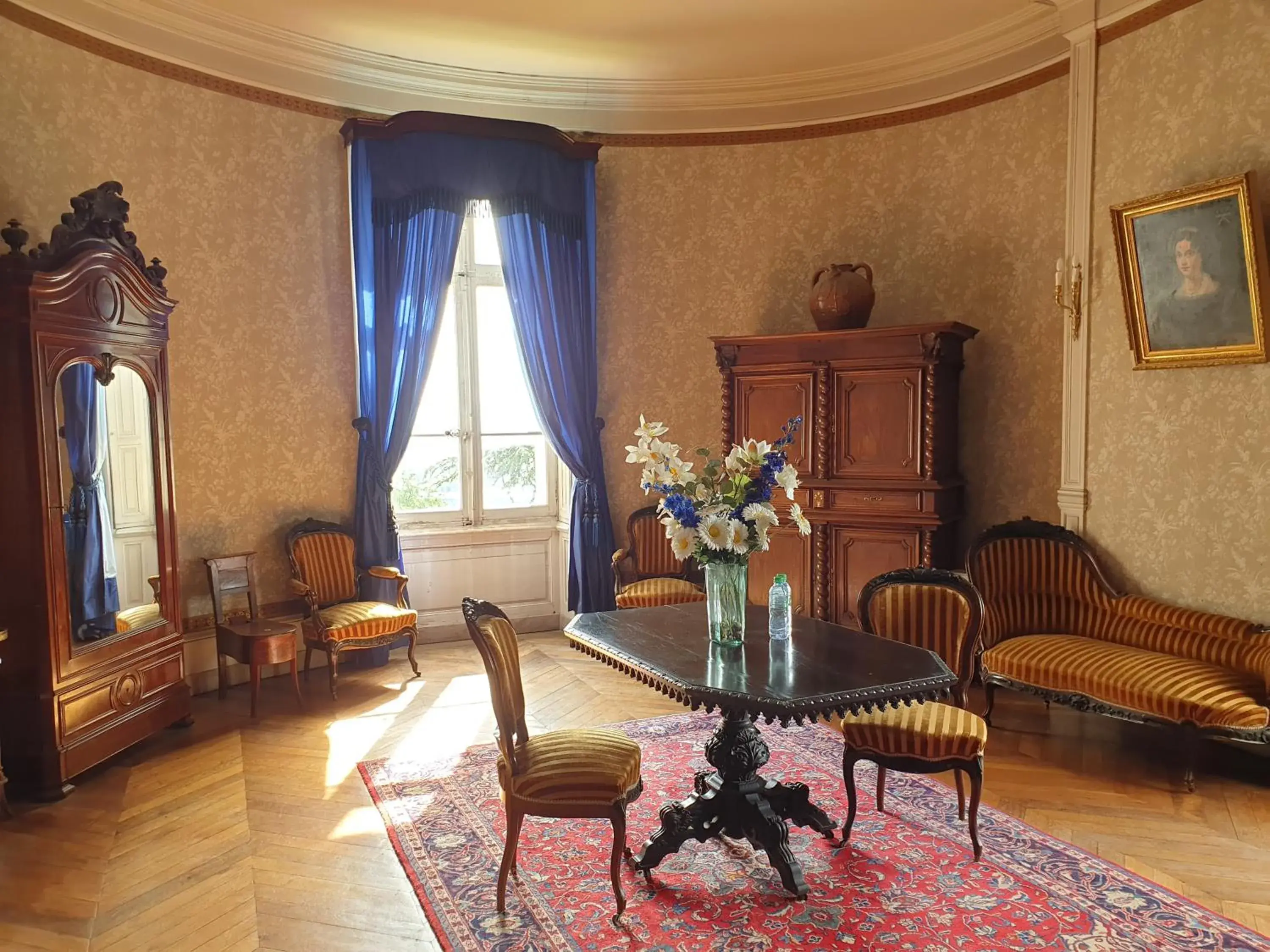 Deluxe Double Room in Château de Saint Bonnet les Oules Deluxe Double Room in Château de Saint Bonnet les Oules