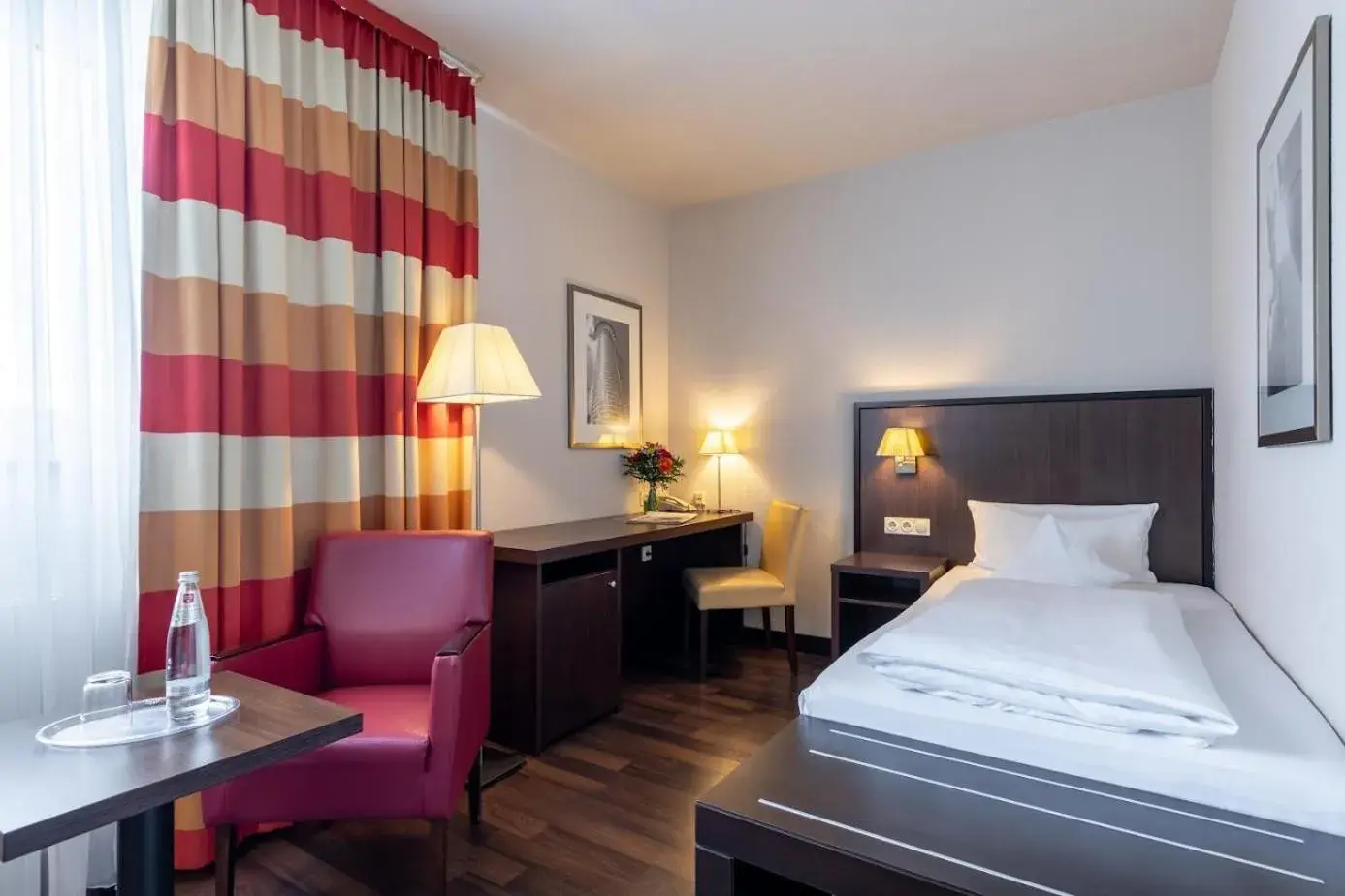 Bedroom, Bed in Trip Inn Frankfurt Nordwestzentrum