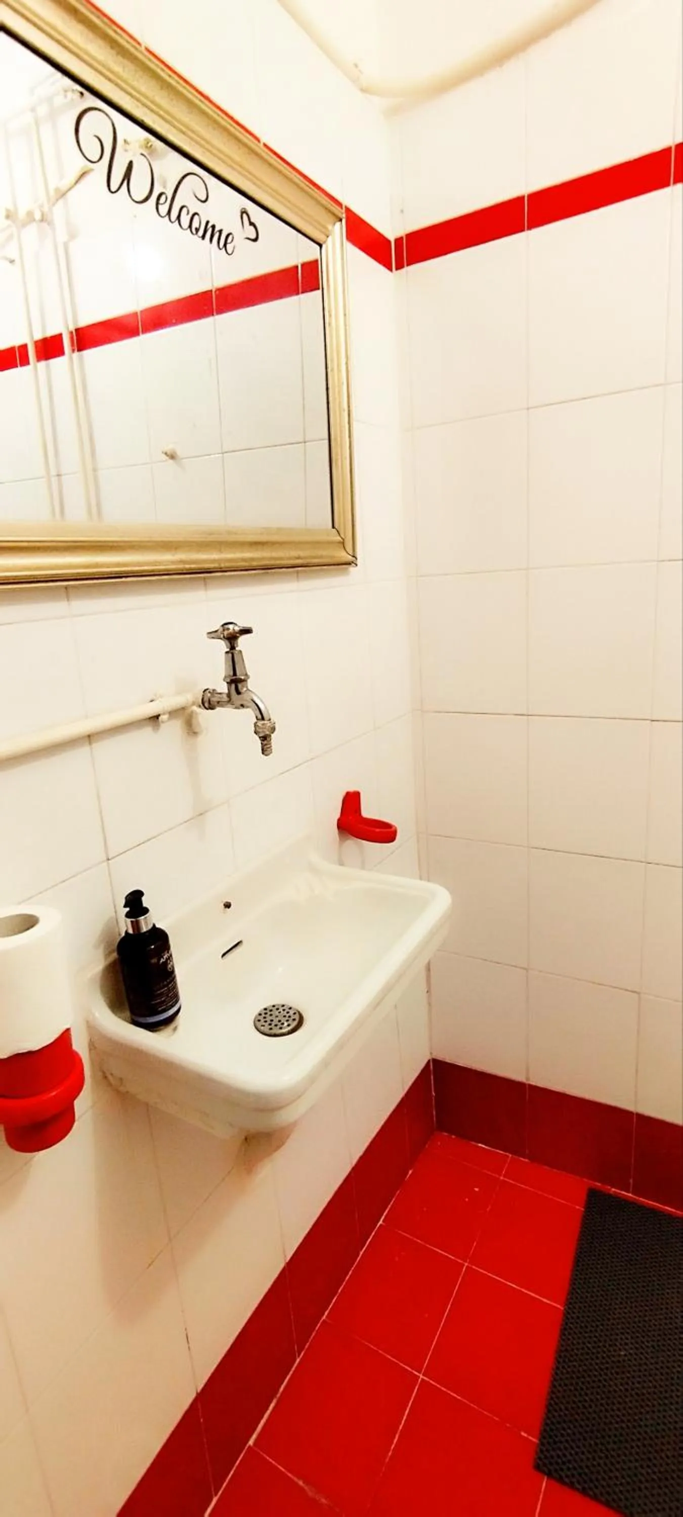 Cozy room in quiet neighbourhood