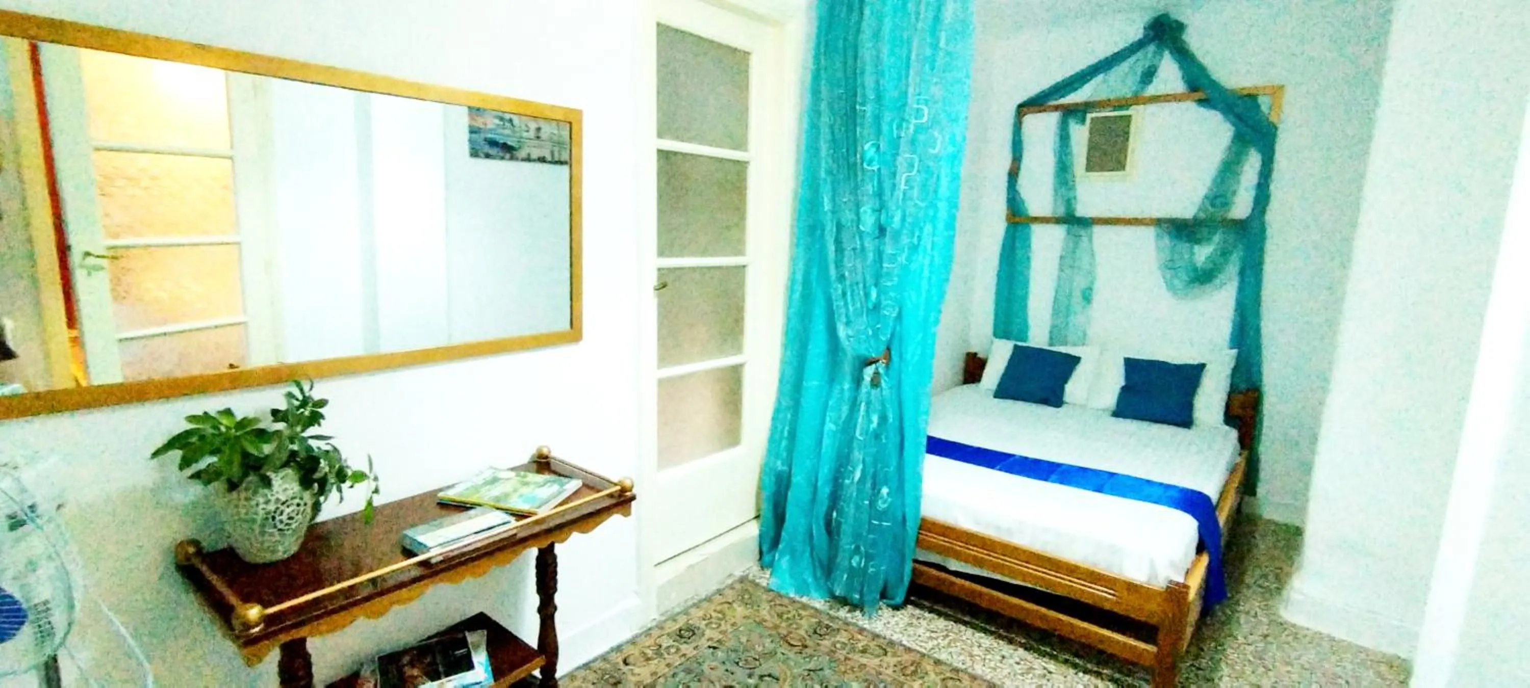 Bed in Cozy room in quiet neighbourhood