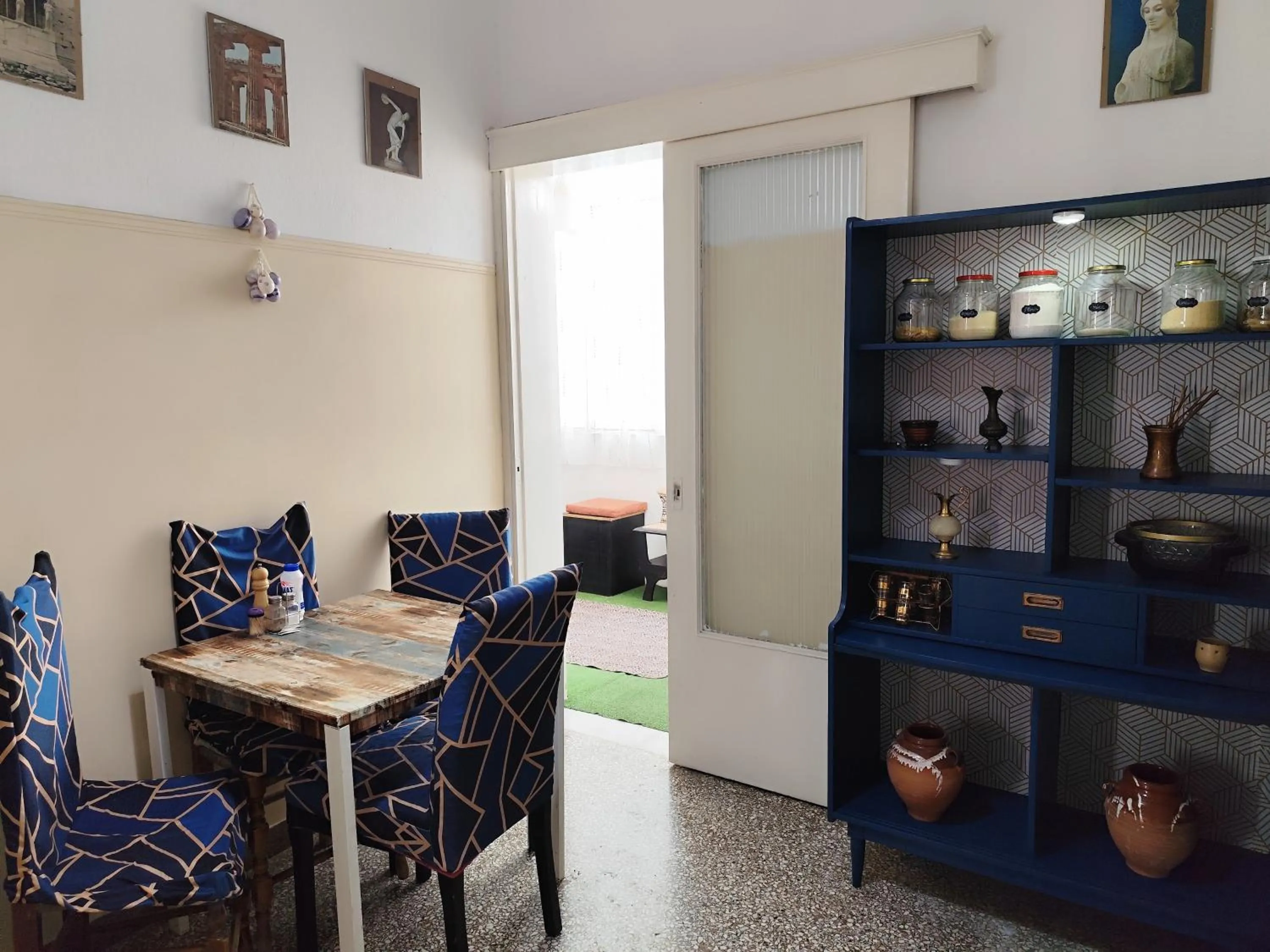 Cozy room in quiet neighbourhood