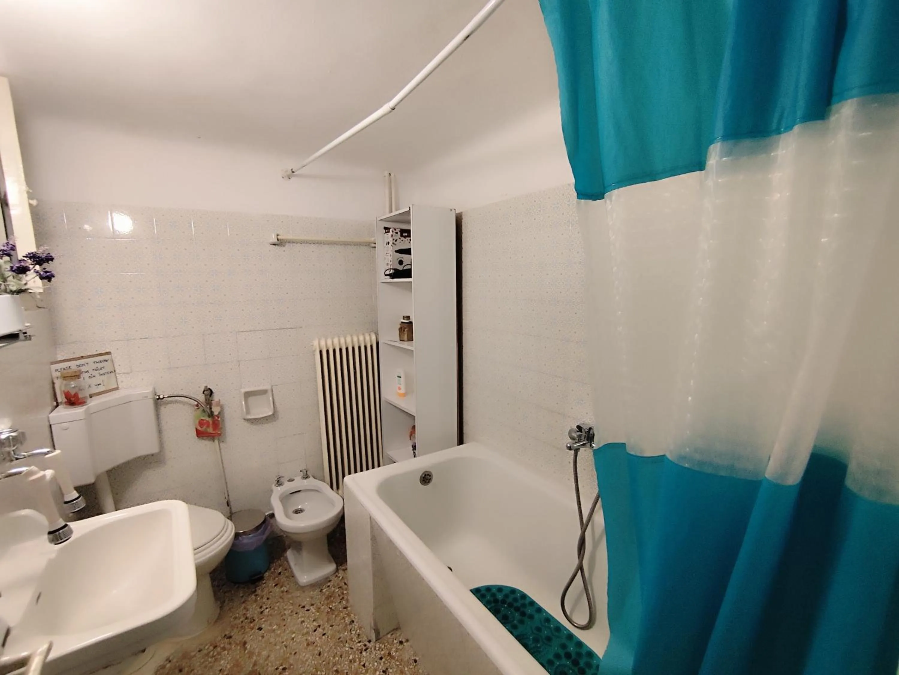 Cozy room in quiet neighbourhood