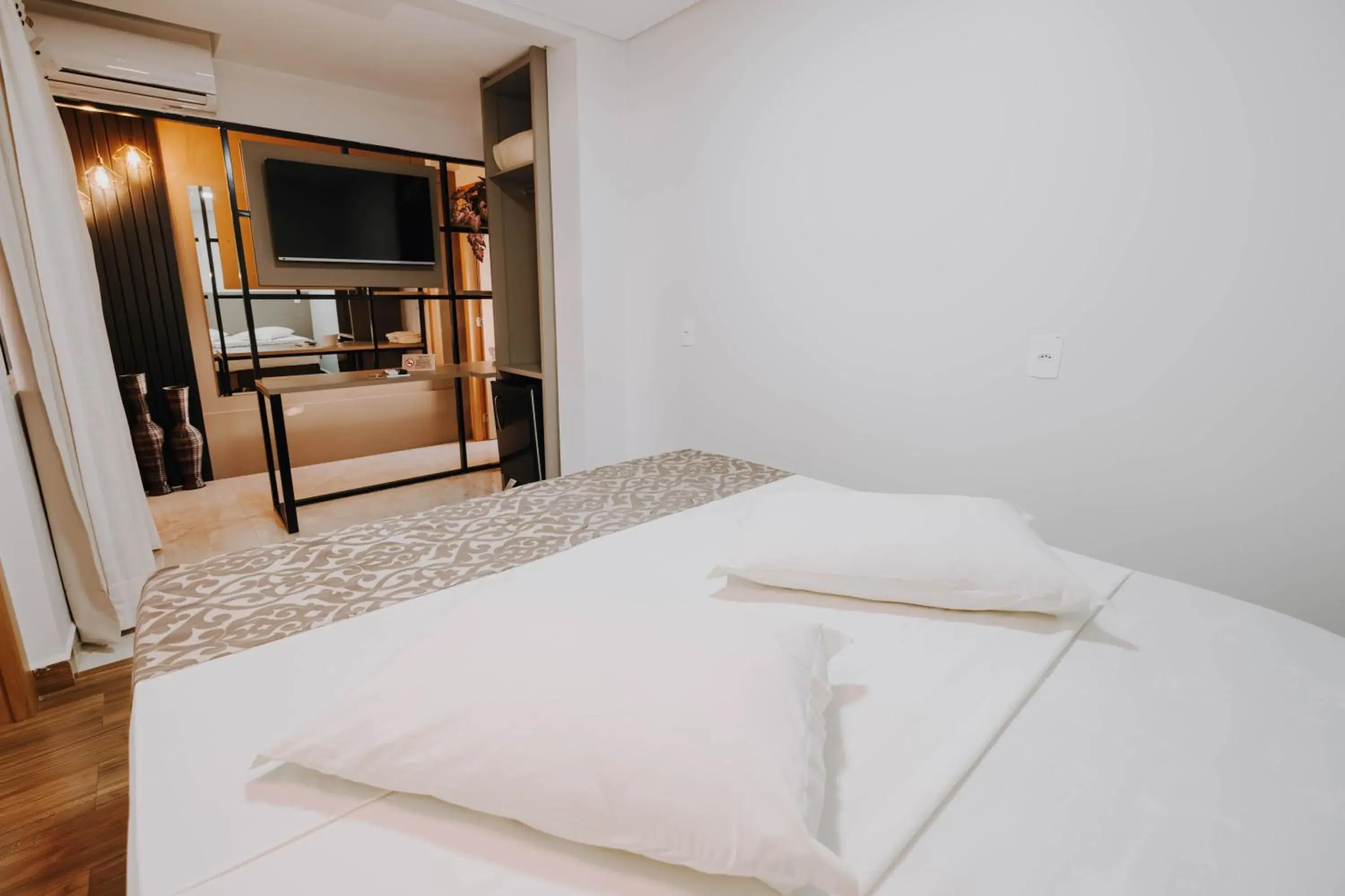 Bedroom, Bed in Arca's Executive Hotel Bedroom, Bed in Arca's Executive Hotel