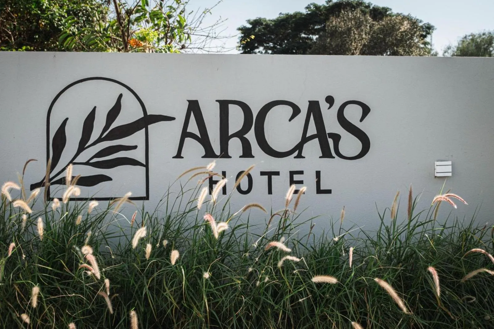 Property logo or sign in Arca's Executive Hotel