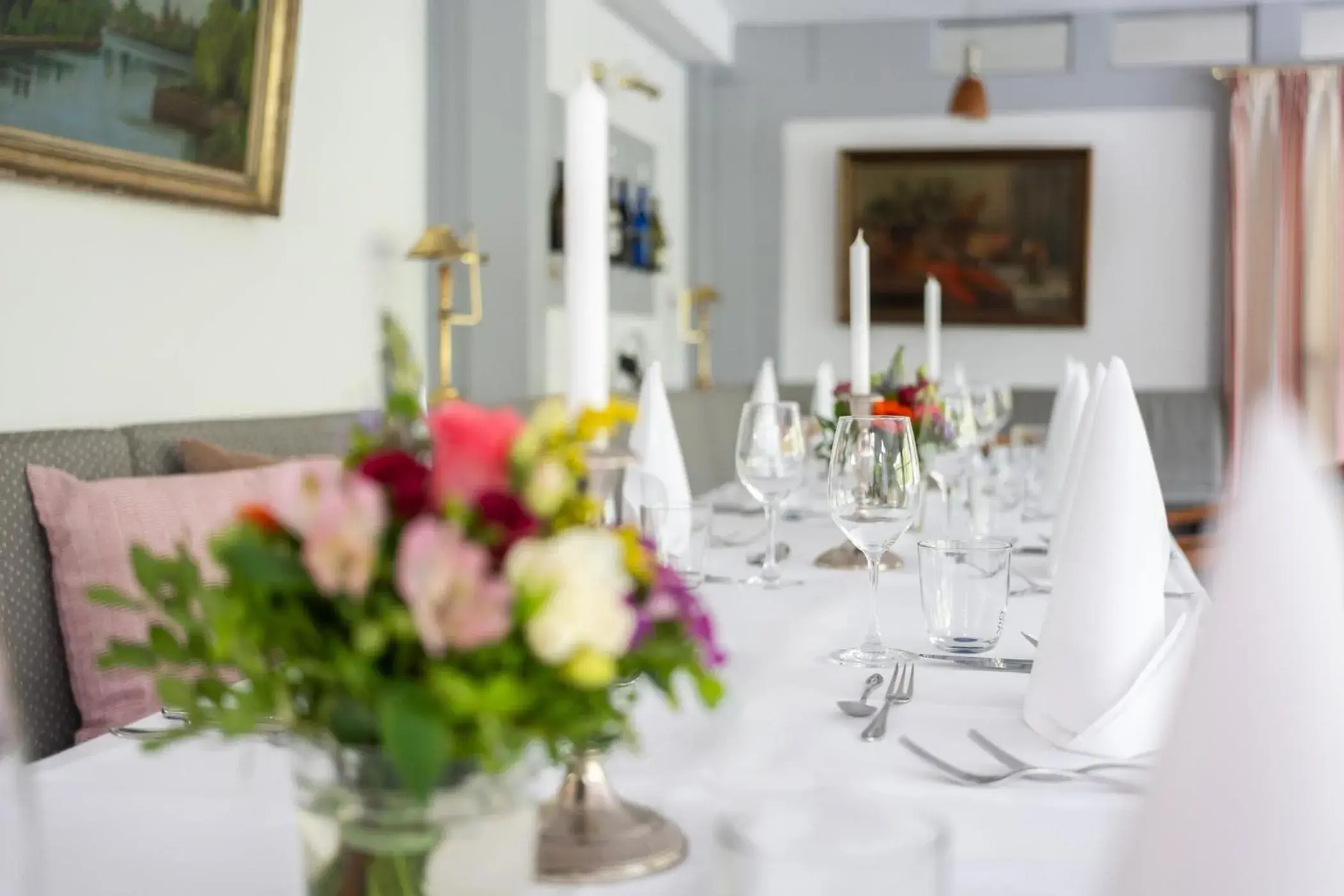 Restaurant/places to eat in Kleinhuis Hotel Mellingburger Schleuse Restaurant/places to eat in Kleinhuis Hotel Mellingburger Schleuse