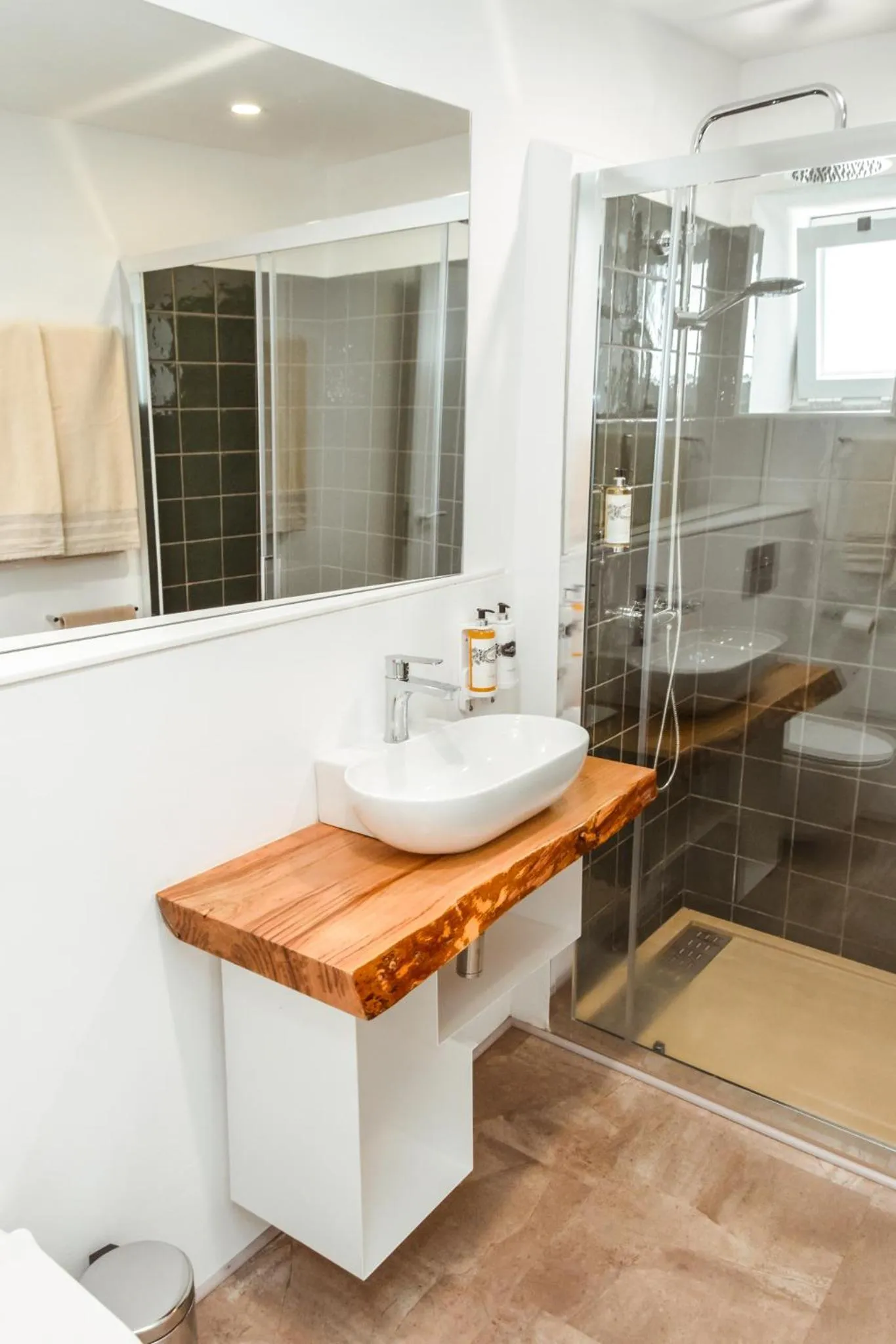 Bathroom in São Brás do Regedouro - Turismo na Aldeia