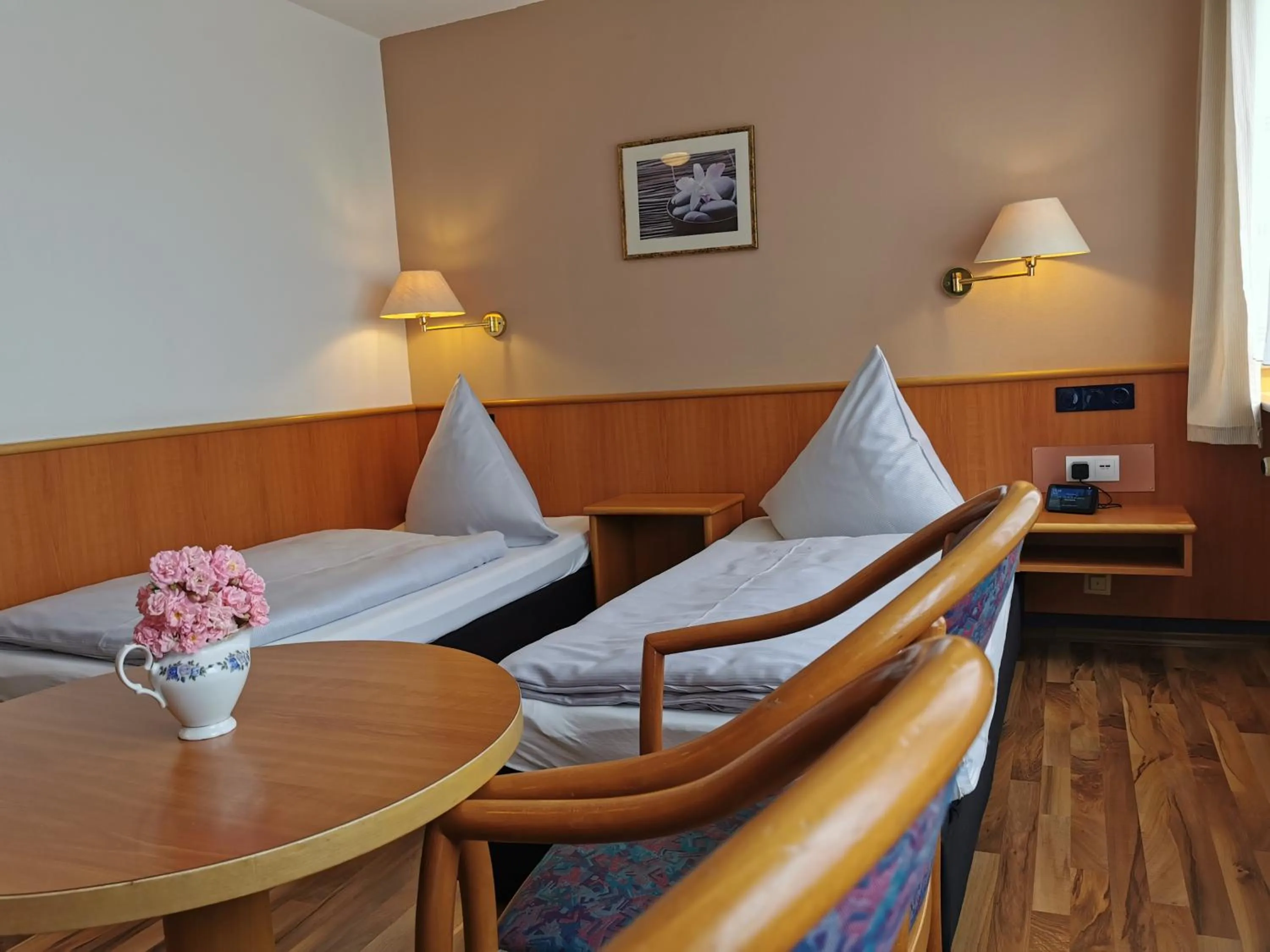 Photo of the whole room in Hotel Mainperle