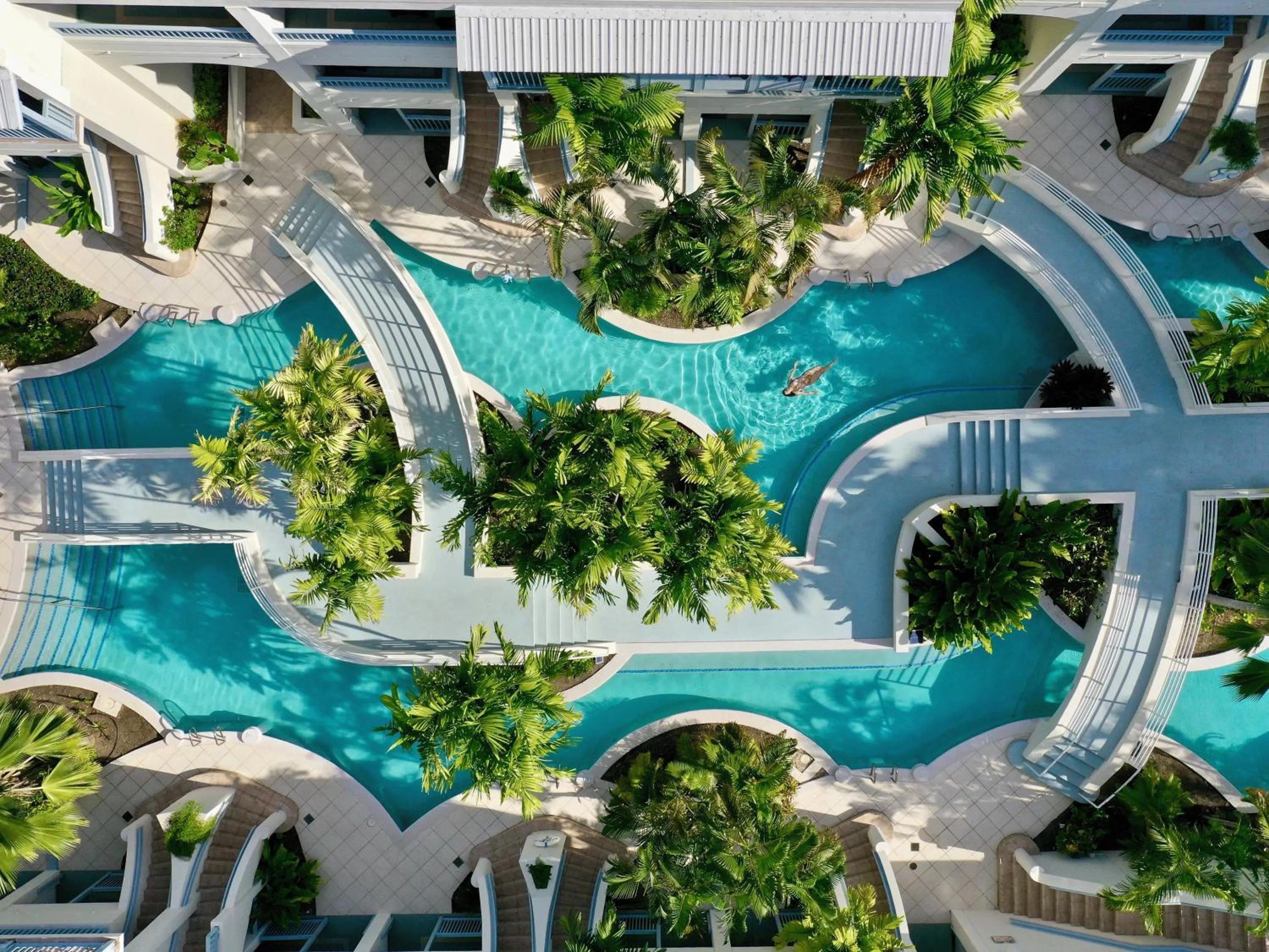 Swimming pool in Savannah Beach Club Hotel