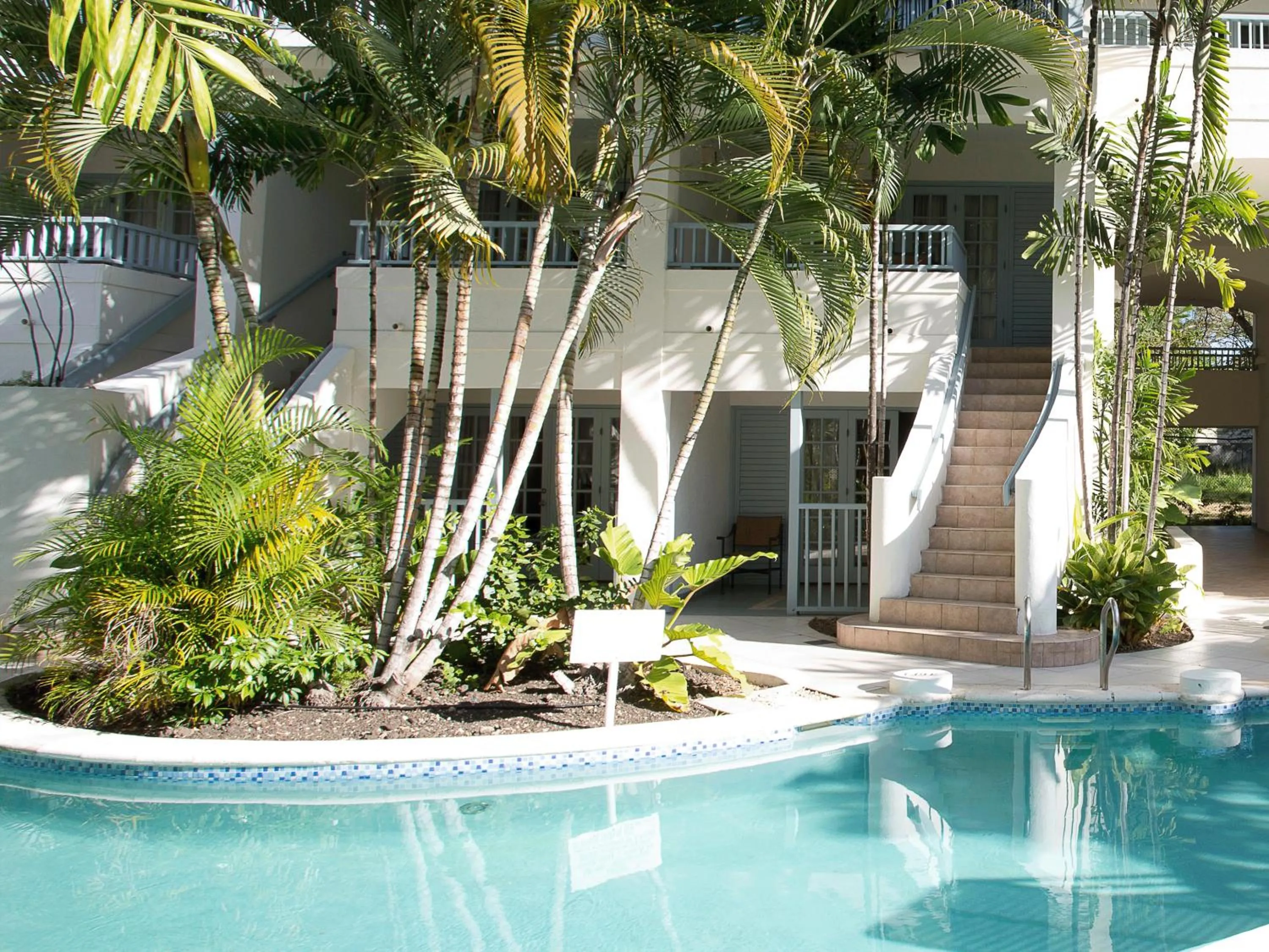 Swimming pool in Savannah Beach Club Hotel