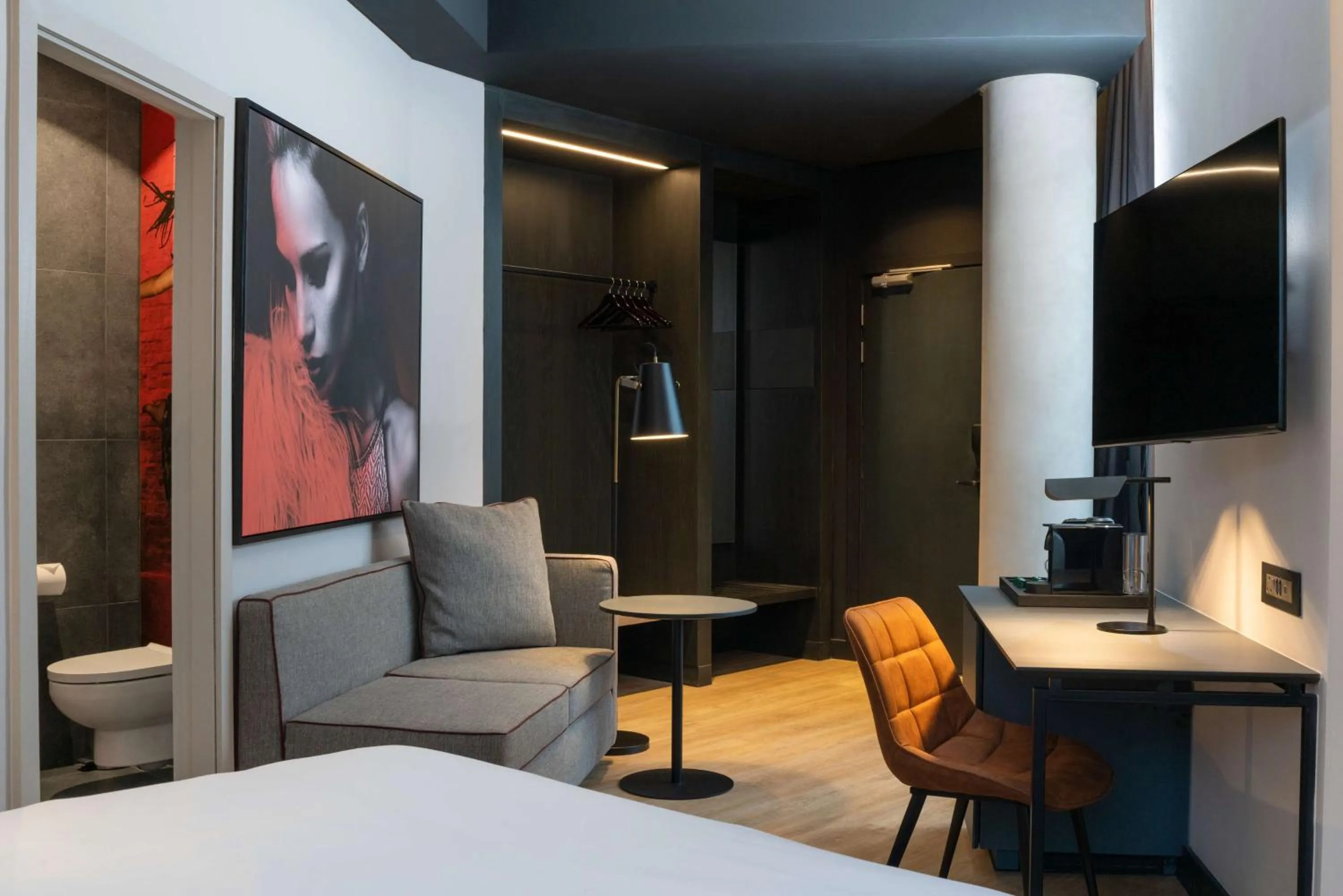 Bed in Radisson RED Hotel Johannesburg Rosebank