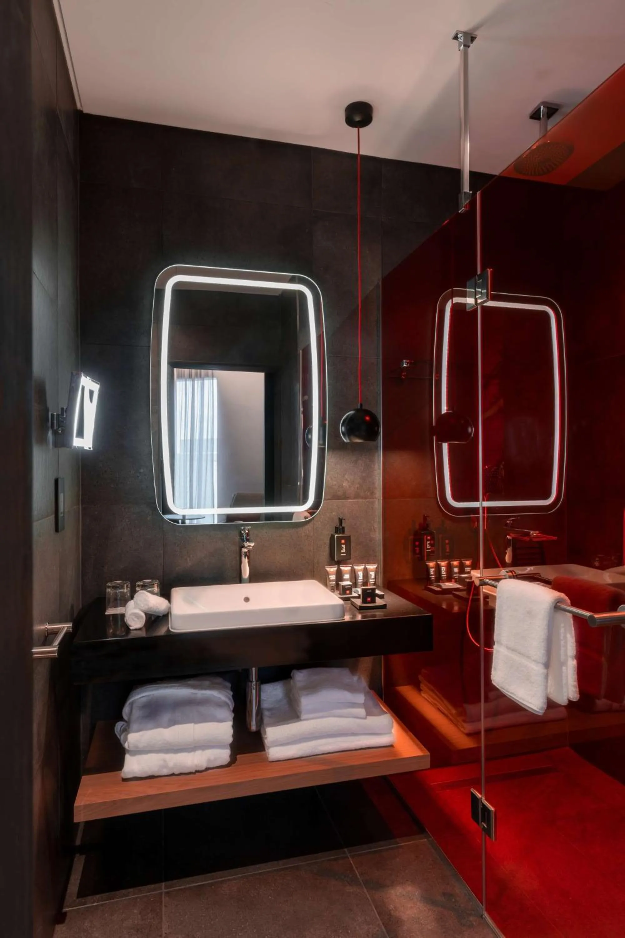 Toilet, Bed in Radisson RED Hotel Johannesburg Rosebank