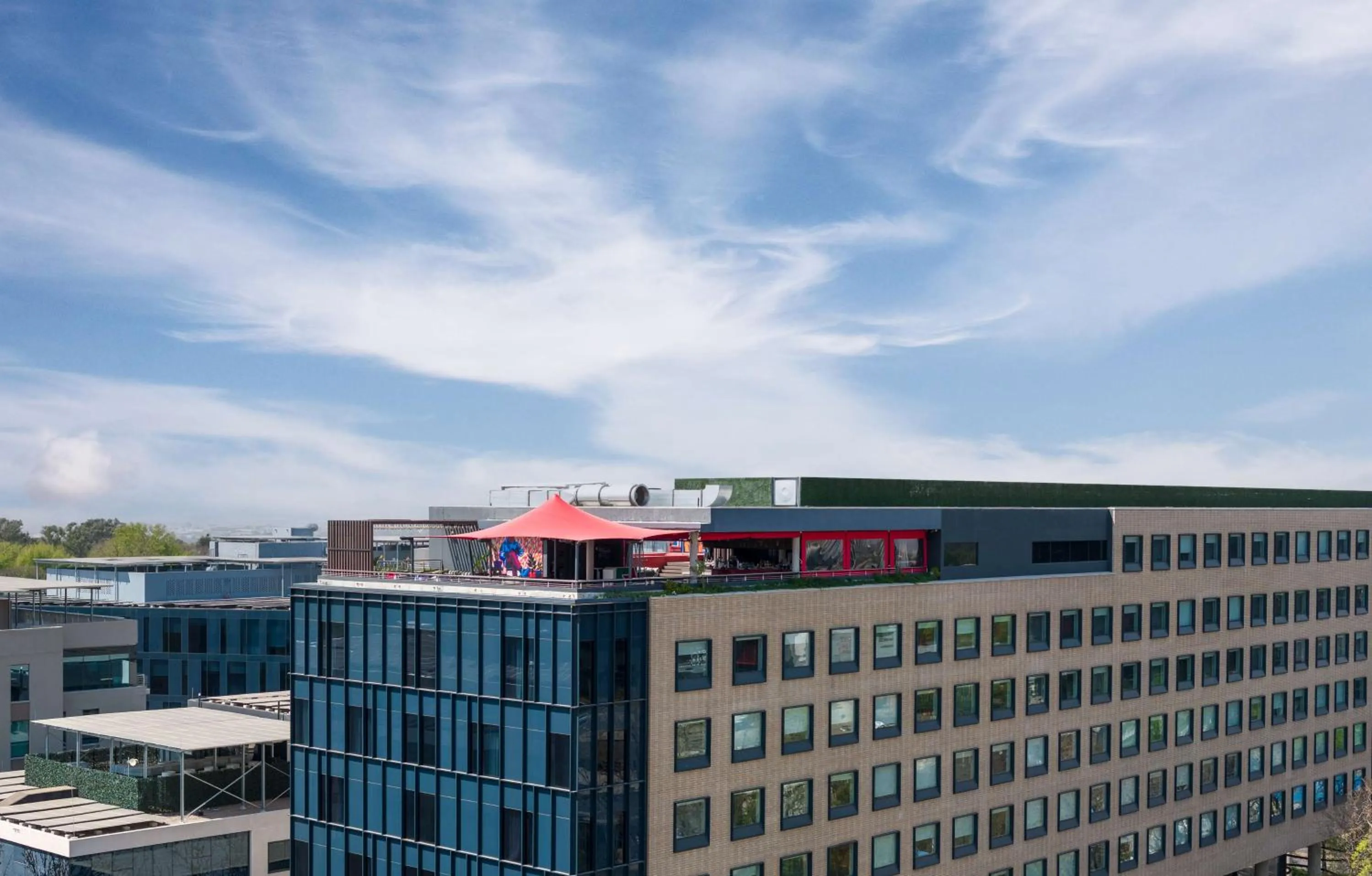 Lounge or bar in Radisson RED Hotel Johannesburg Rosebank