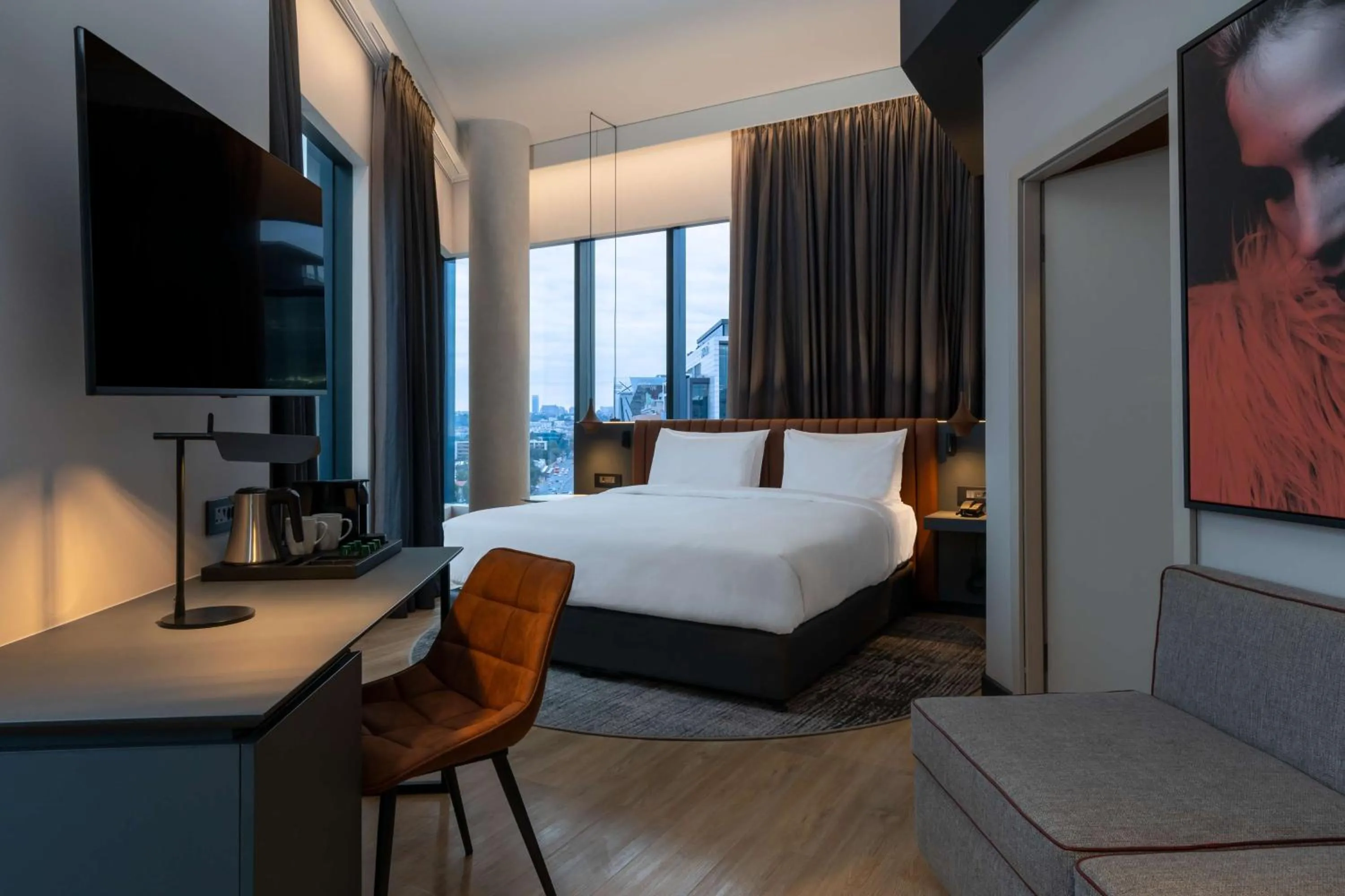 TV and multimedia, Bed in Radisson RED Hotel Johannesburg Rosebank