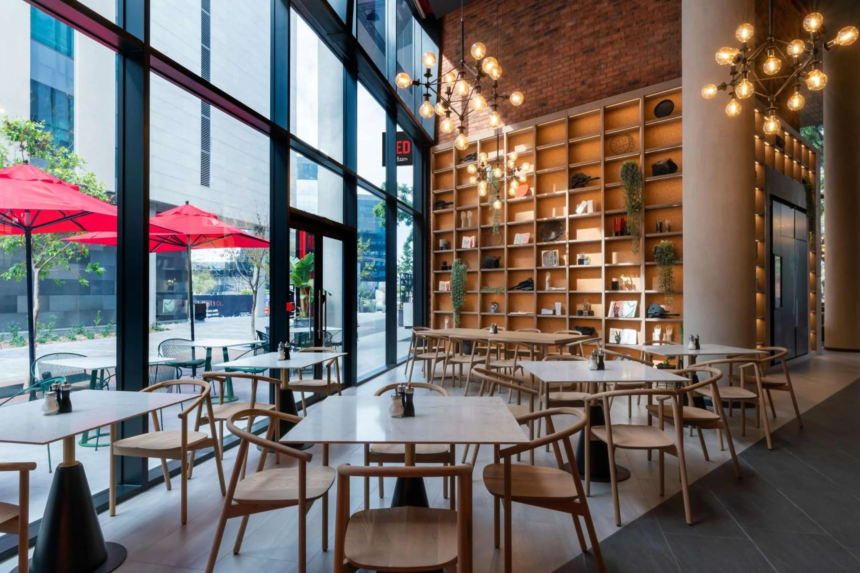 Restaurant/places to eat in Radisson RED Hotel Johannesburg Rosebank